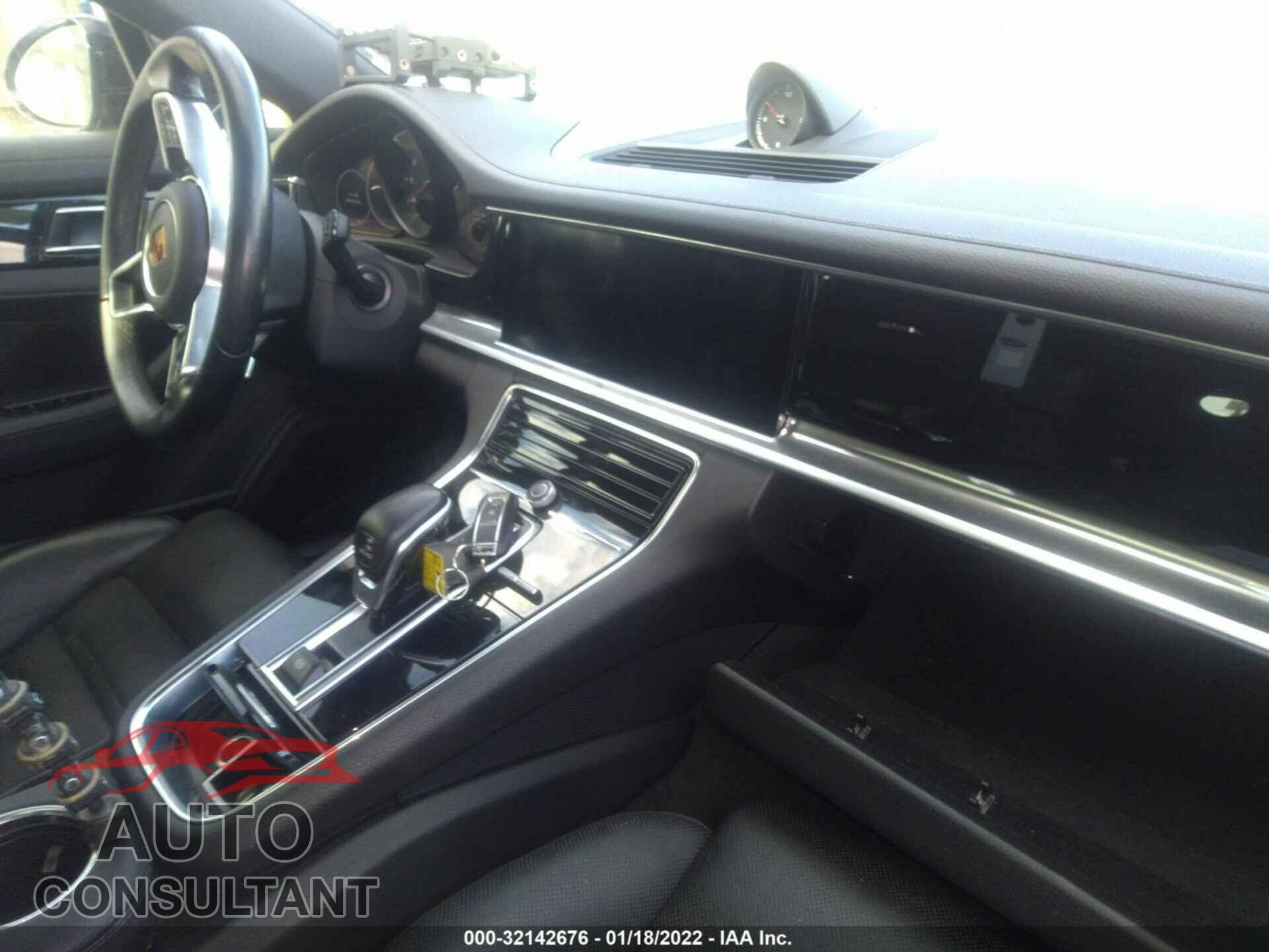 PORSCHE PANAMERA 2017 - WP0AA2A70HL101526