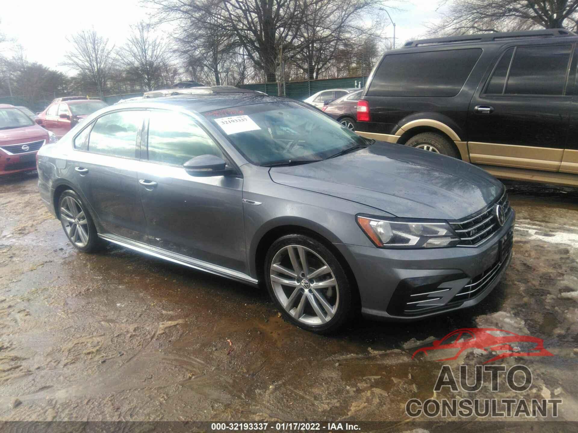 VOLKSWAGEN PASSAT 2018 - 1VWAA7A35JC049727
