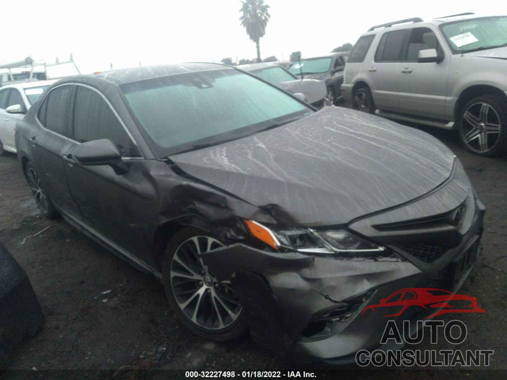 TOYOTA CAMRY 2018 - 4T1B11HK5JU655696
