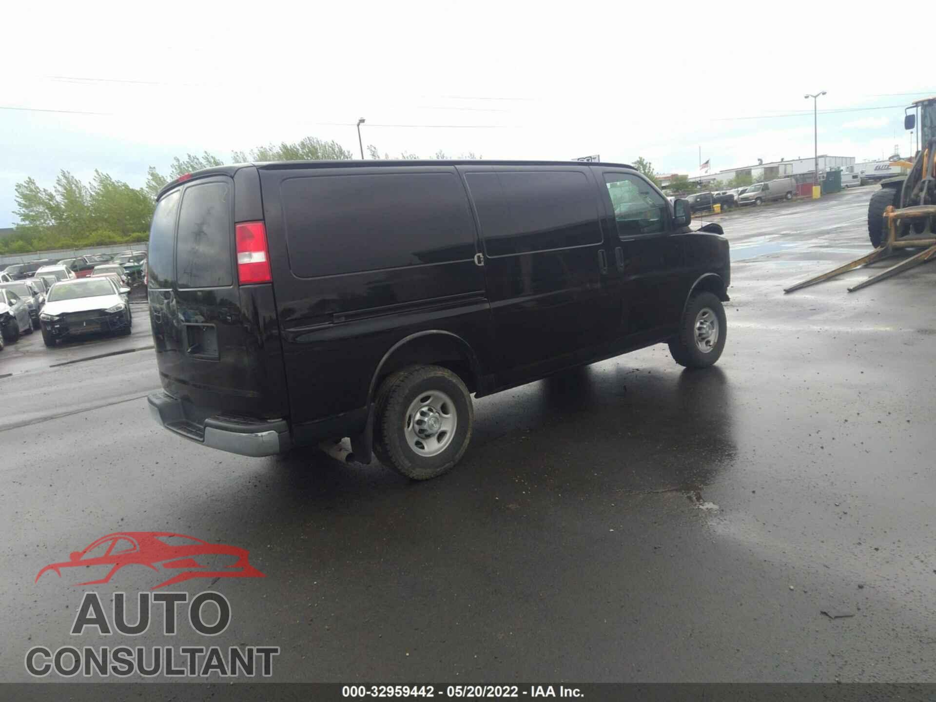 CHEVROLET EXPRESS CARGO VAN 2017 - 1GCWGAFF8H1163802