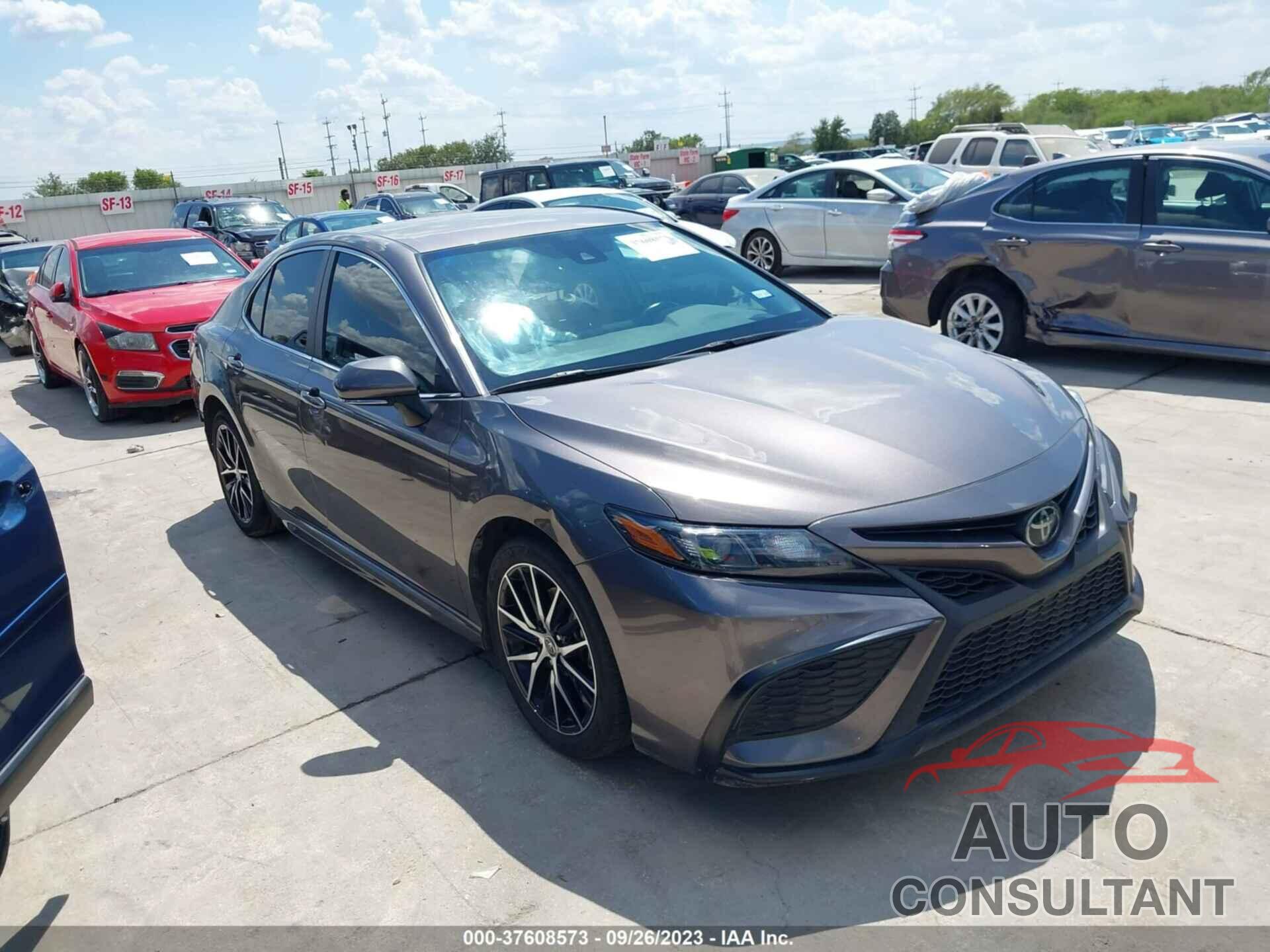 TOYOTA CAMRY 2022 - 4T1G11AK0NU667700