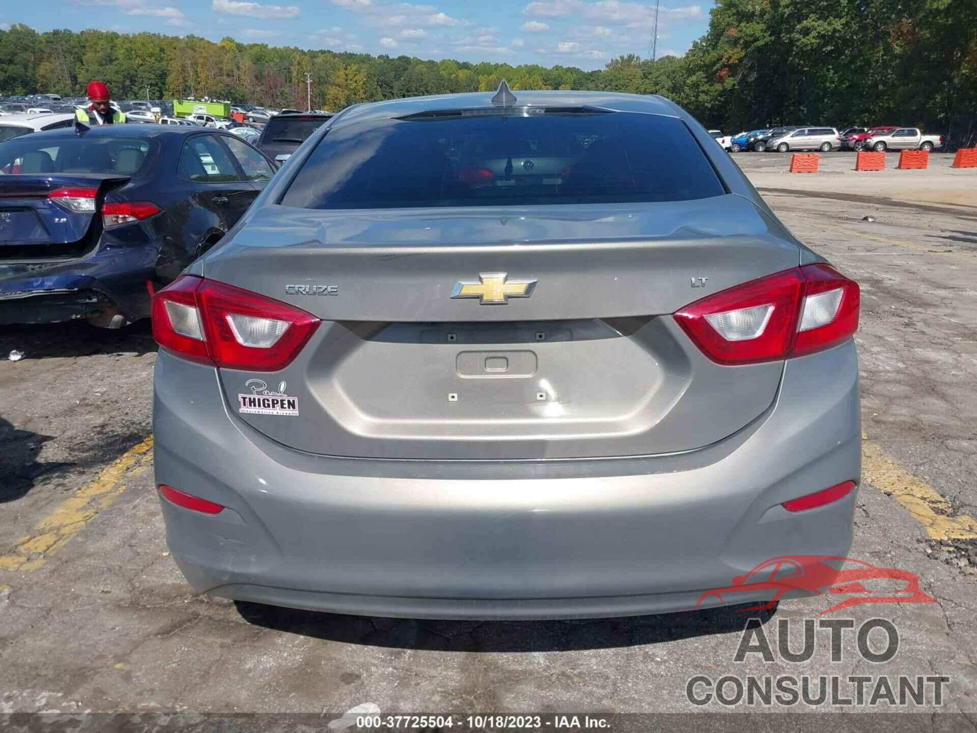 CHEVROLET CRUZE 2018 - 1G1BE5SM9J7237286