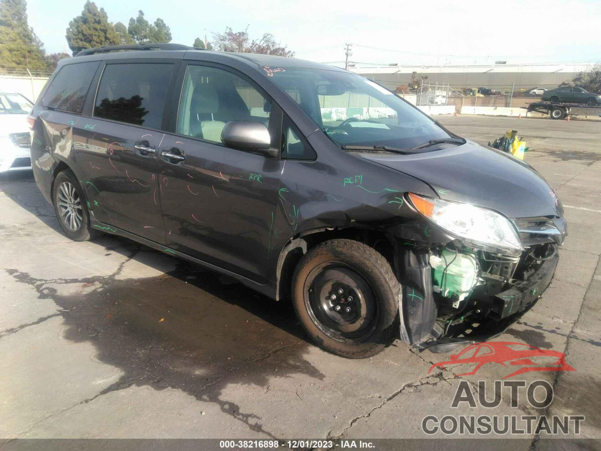 TOYOTA SIENNA 2018 - 5TDYZ3DC9JS931528