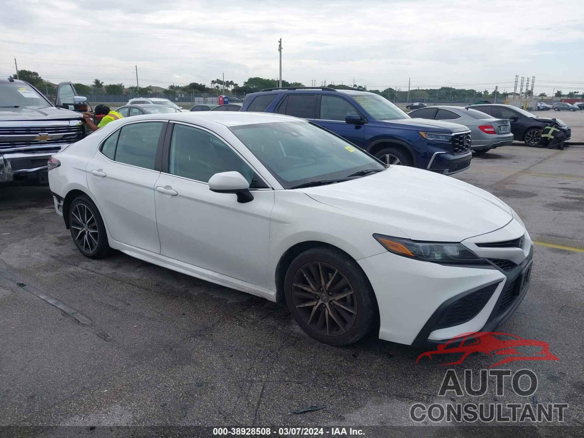 TOYOTA CAMRY 2021 - 4T1G11AK1MU472803