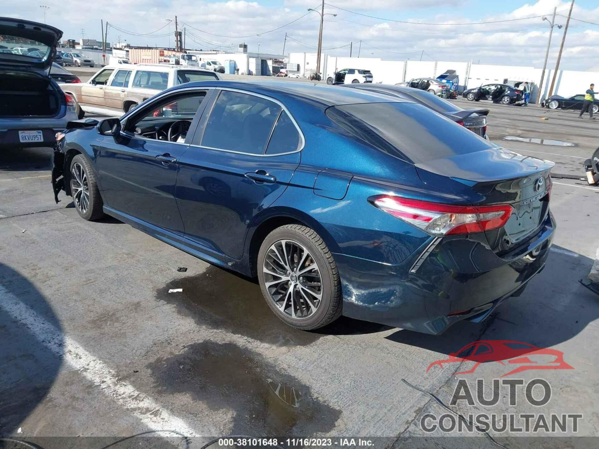 TOYOTA CAMRY 2018 - 4T1B11HK4JU554908