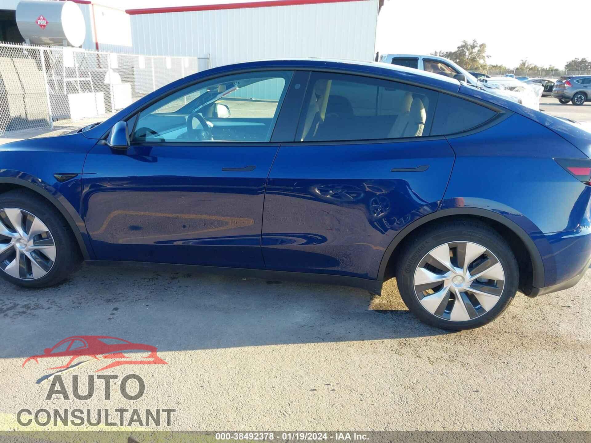 TESLA MODEL Y 2023 - 7SAYGAEE2PF663111