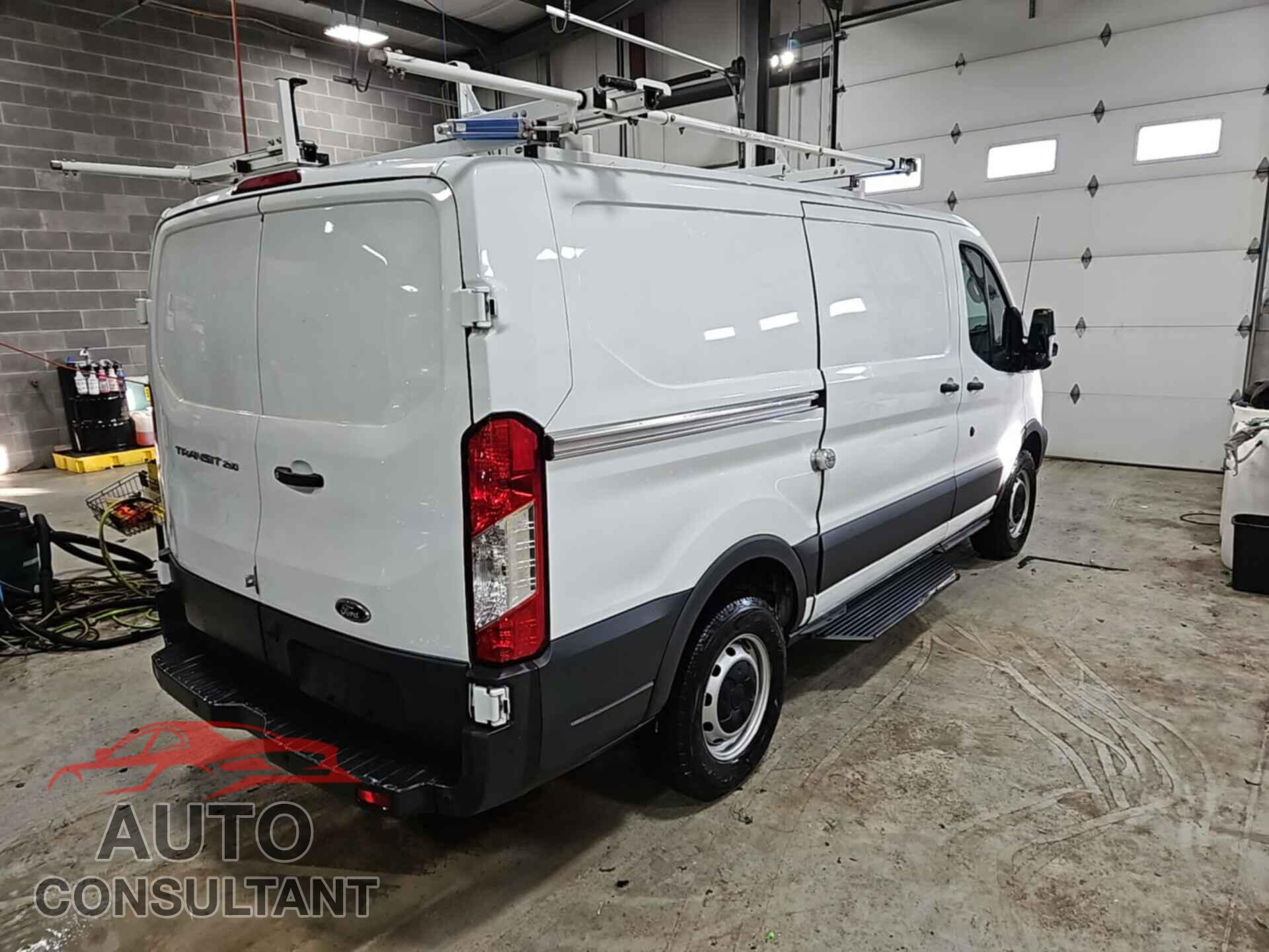 FORD TRANSIT 2018 - 1FTYR1YM0JKB43896