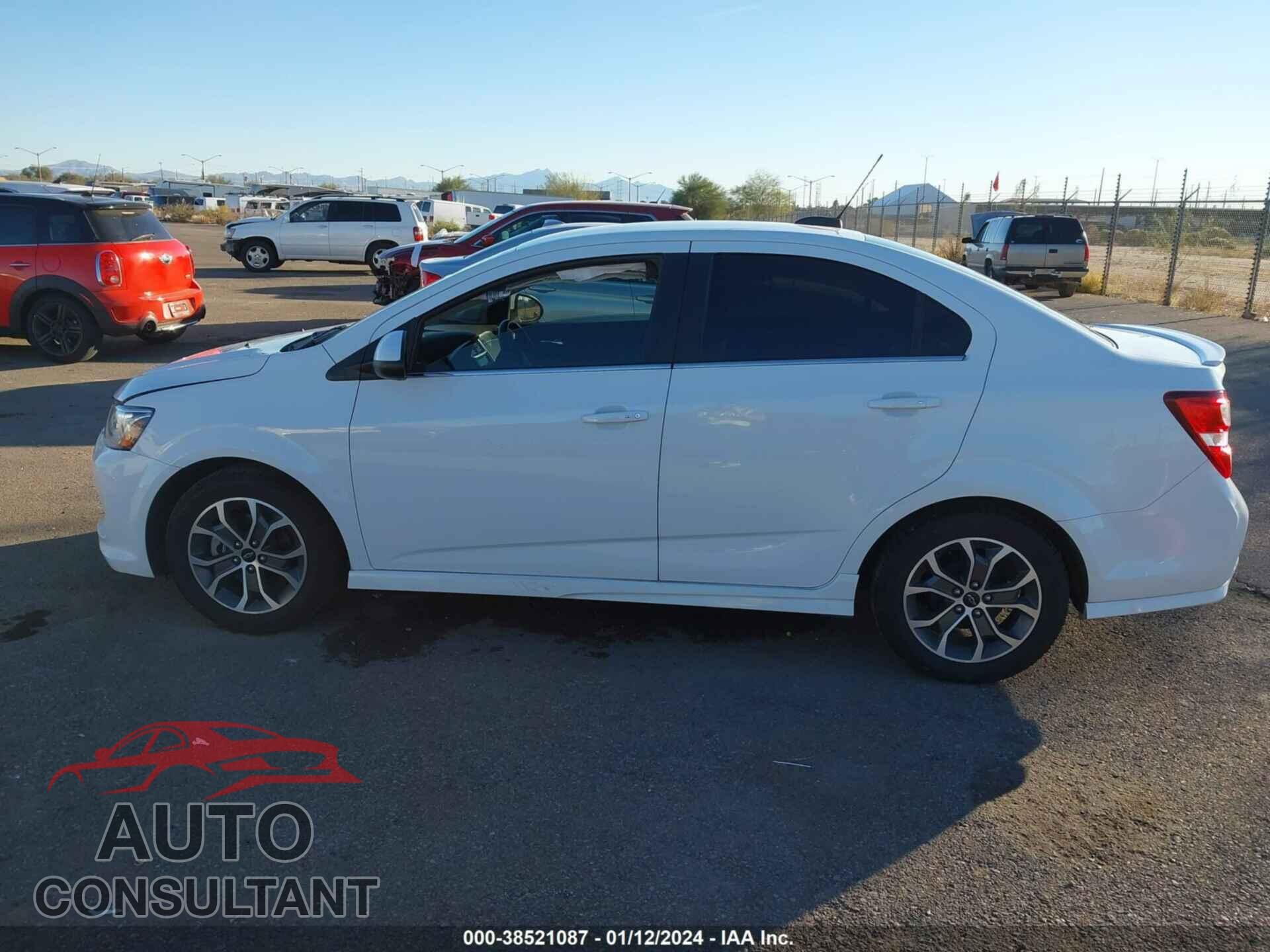 CHEVROLET SONIC 2018 - 1G1JD5SH4J4136899