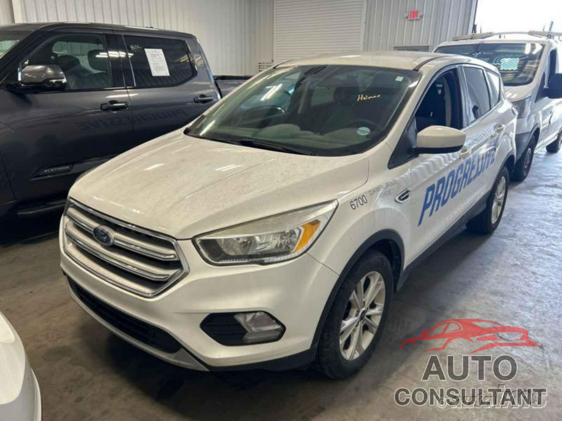 FORD ESCAPE 2017 - 1FMCU0GD2HUE76700