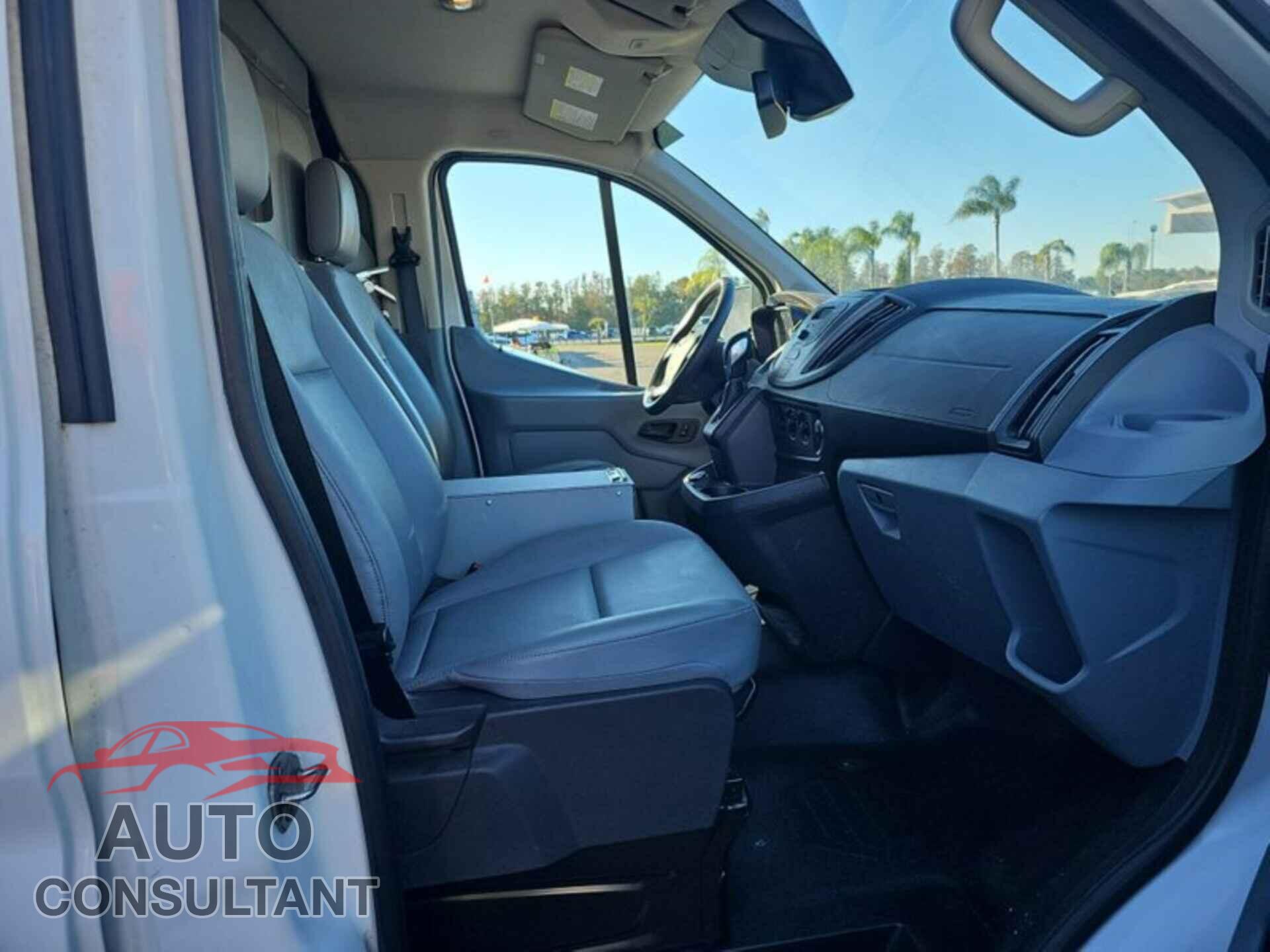 FORD TRANSIT-250 2019 - 1FTYR1YM5KKA21505