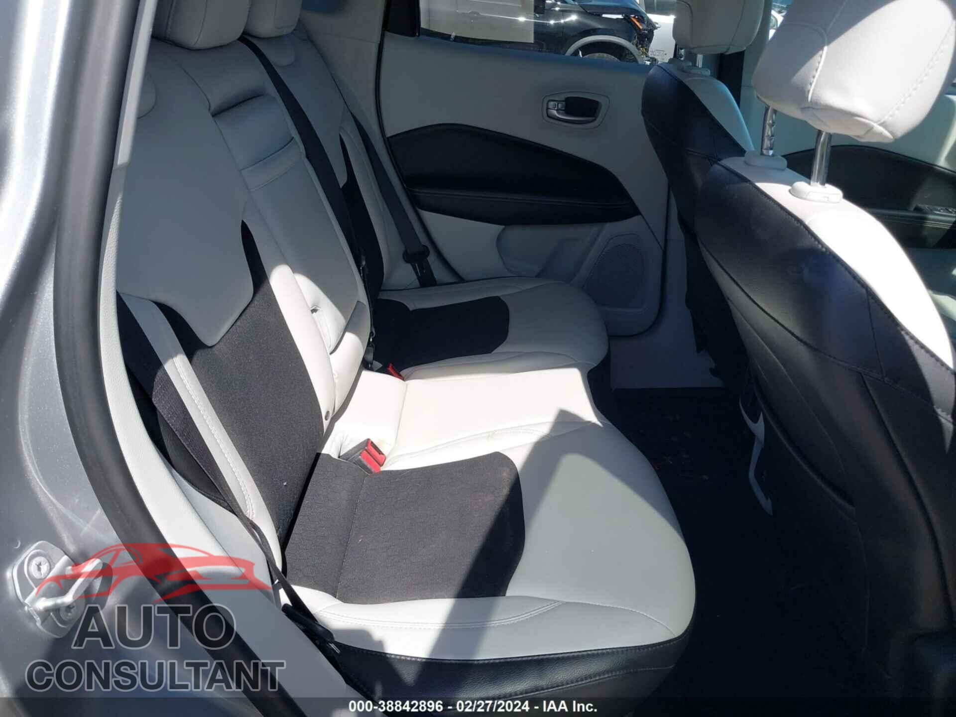 JEEP COMPASS 2018 - 3C4NJCBB6JT468080