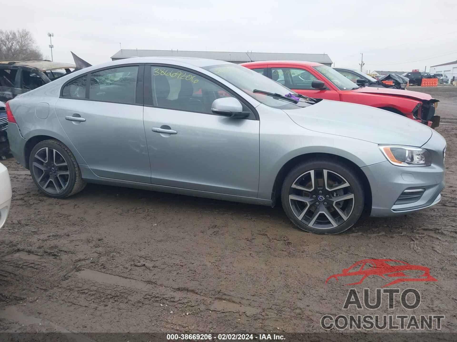 VOLVO S60 2018 - YV126MFL5J2454244