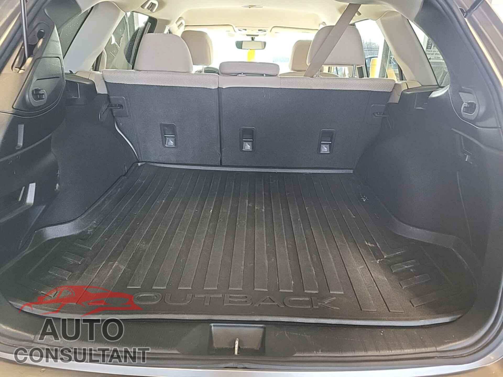 SUBARU OUTBACK 2018 - 4S4BSAFC9J3326045