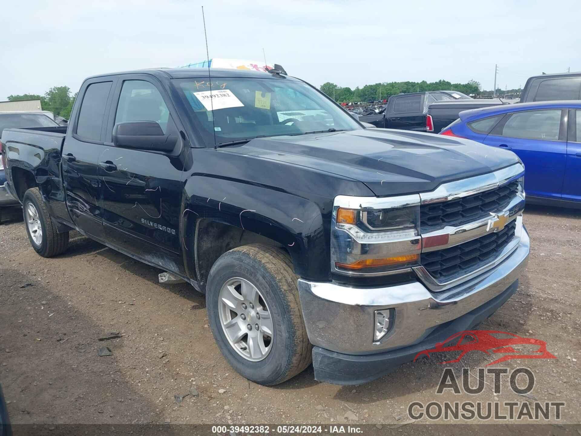 CHEVROLET SILVERADO 1500 2018 - 1GCRCREH8JZ174722