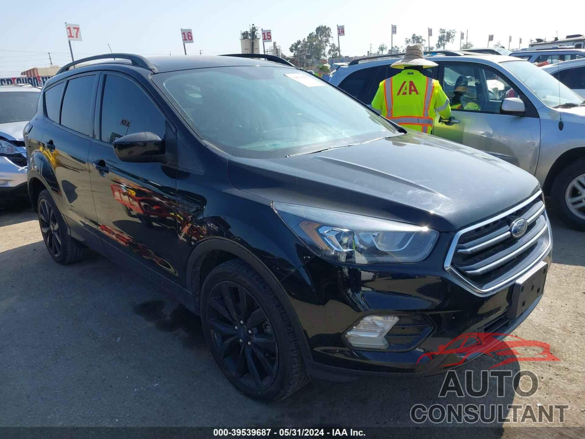 FORD ESCAPE 2018 - 1FMCU0GD6JUD21881