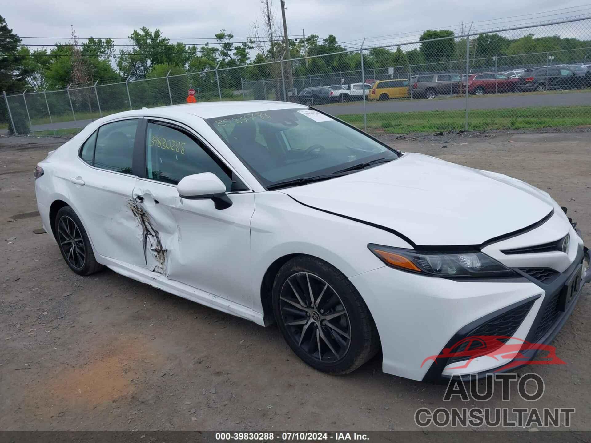 TOYOTA CAMRY 2021 - 4T1G11AK5MU551813
