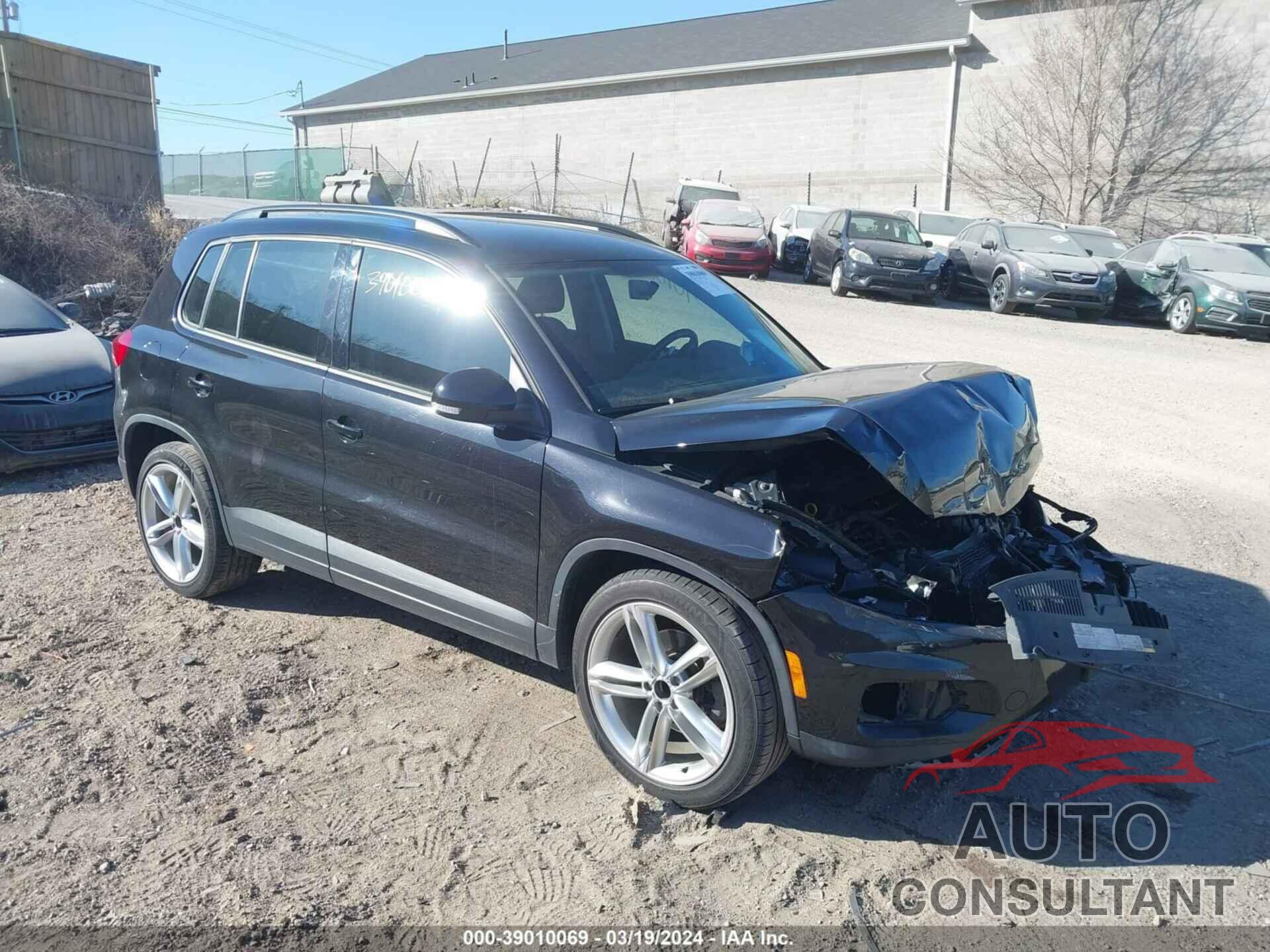 VOLKSWAGEN TIGUAN 2017 - WVGBV7AX9HK045478