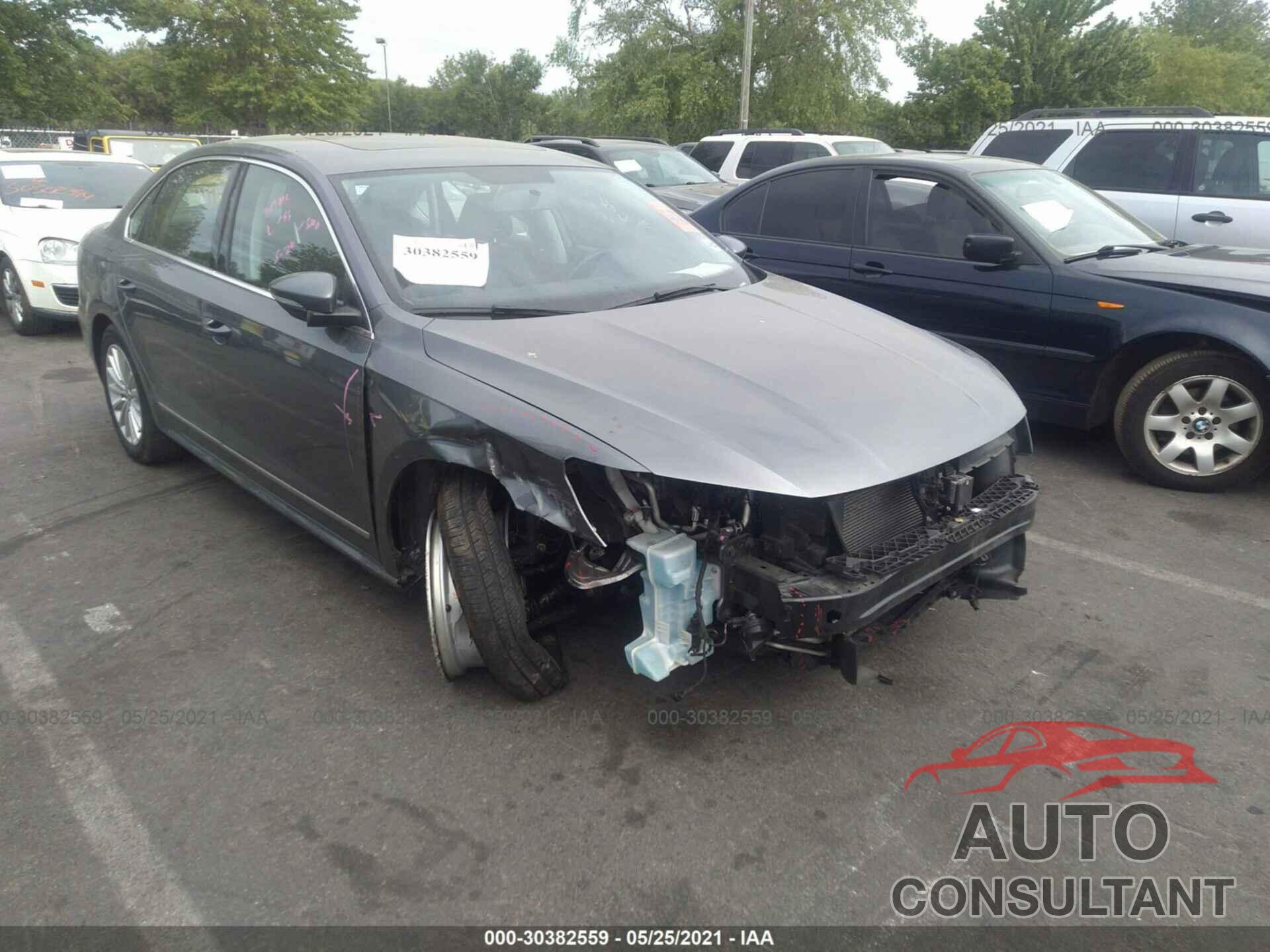 VOLKSWAGEN PASSAT 2017 - 1VWBT7A30HC011928