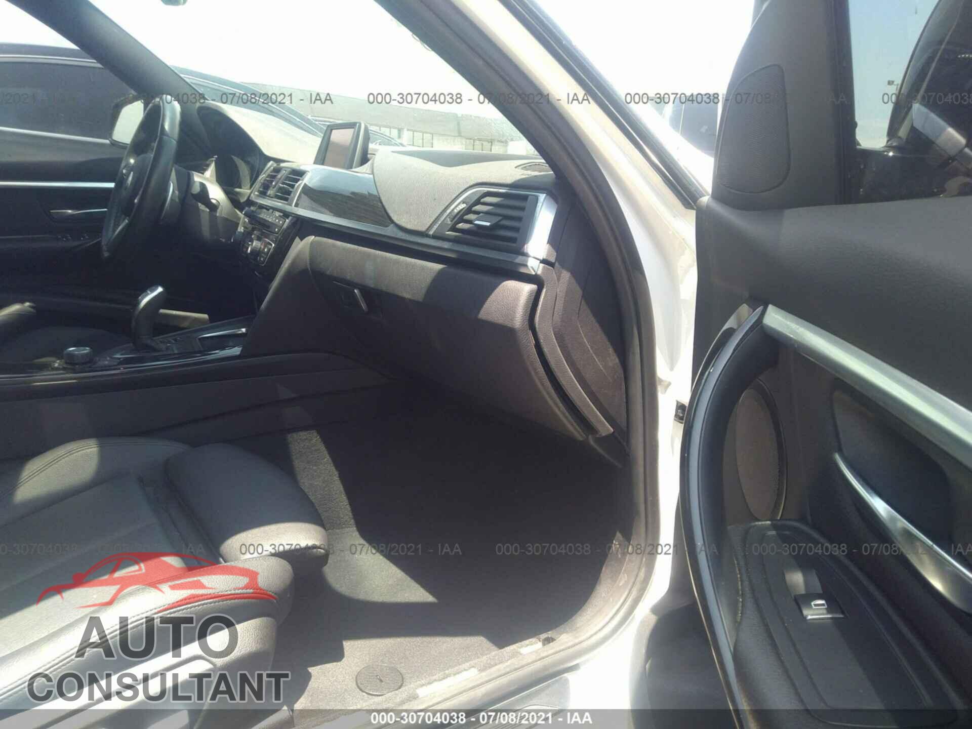 BMW 3 SERIES 2018 - WBA8B9C54JEE82369