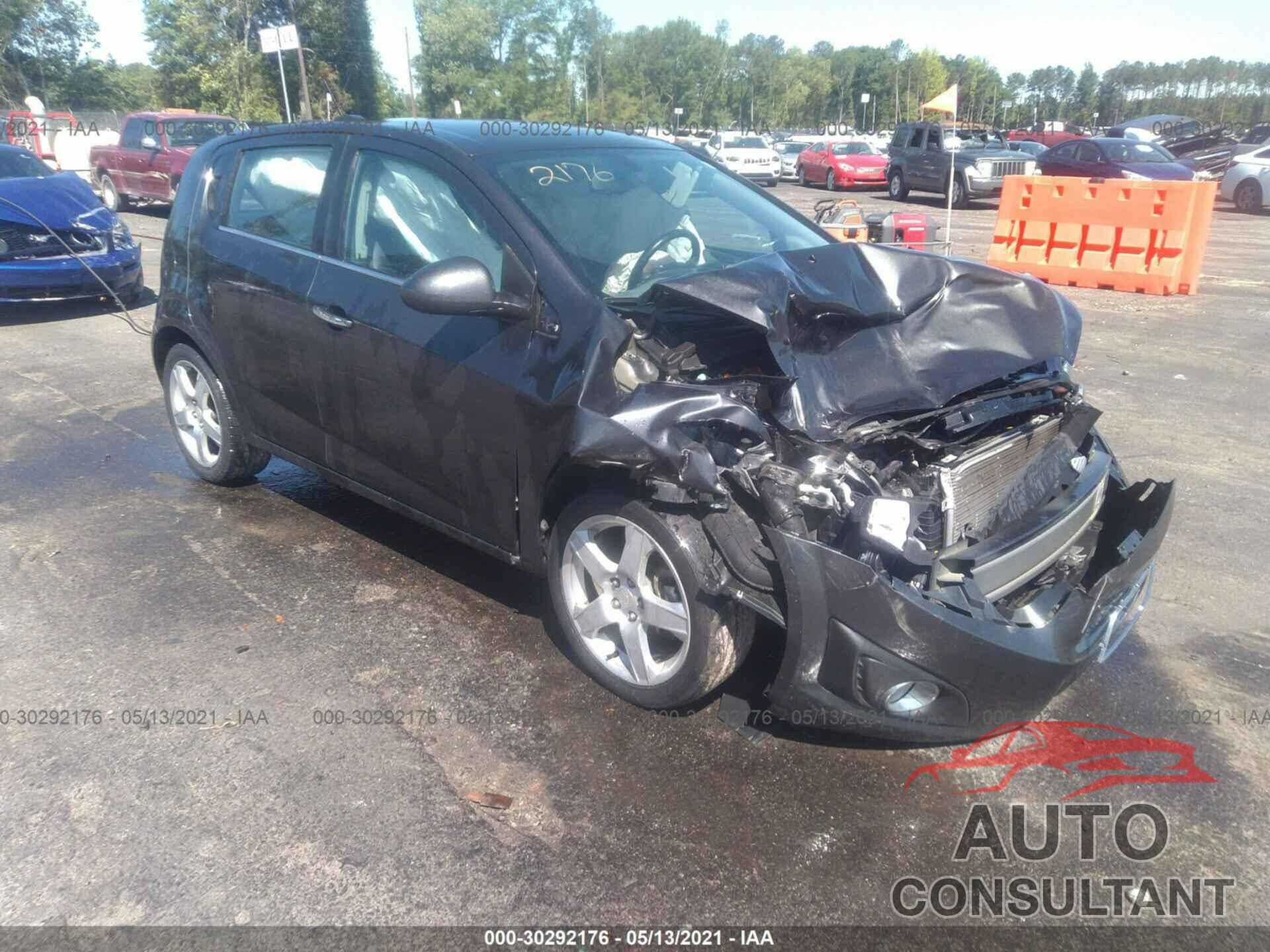 CHEVROLET SONIC 2016 - 1G1JE6SB1G4135829