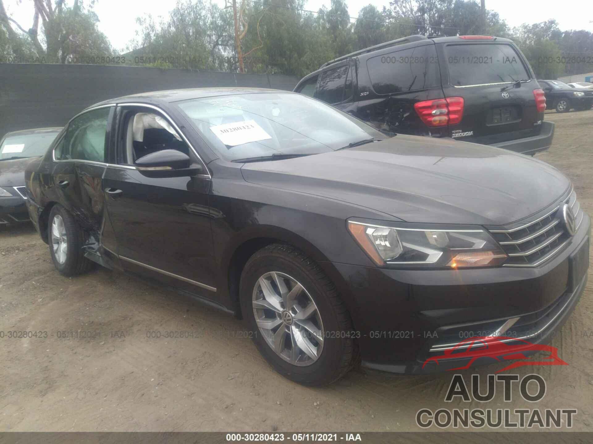 VOLKSWAGEN PASSAT 2017 - 1VWAT7A30HC025887