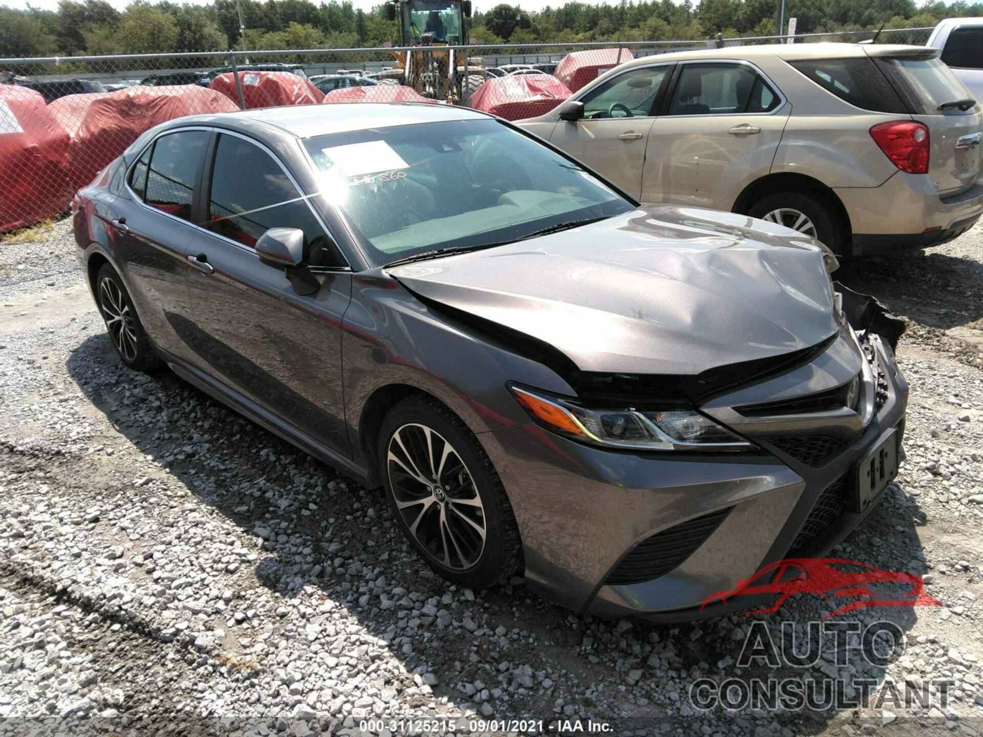 TOYOTA CAMRY 2018 - 4T1B11HK8JU024375