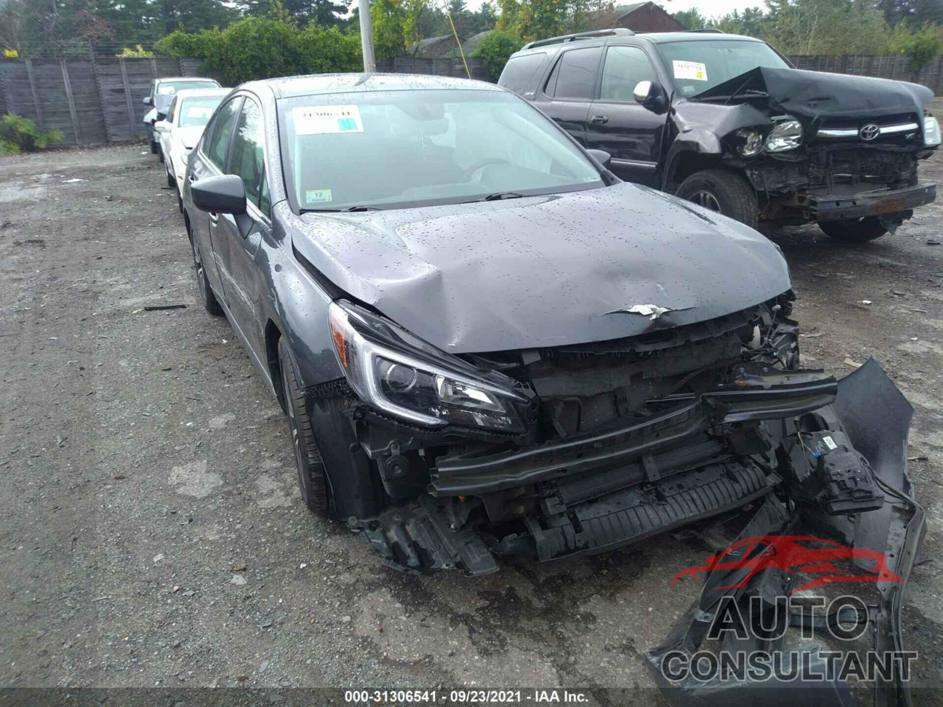 SUBARU LEGACY 2019 - 4S3BNAF62K3008095