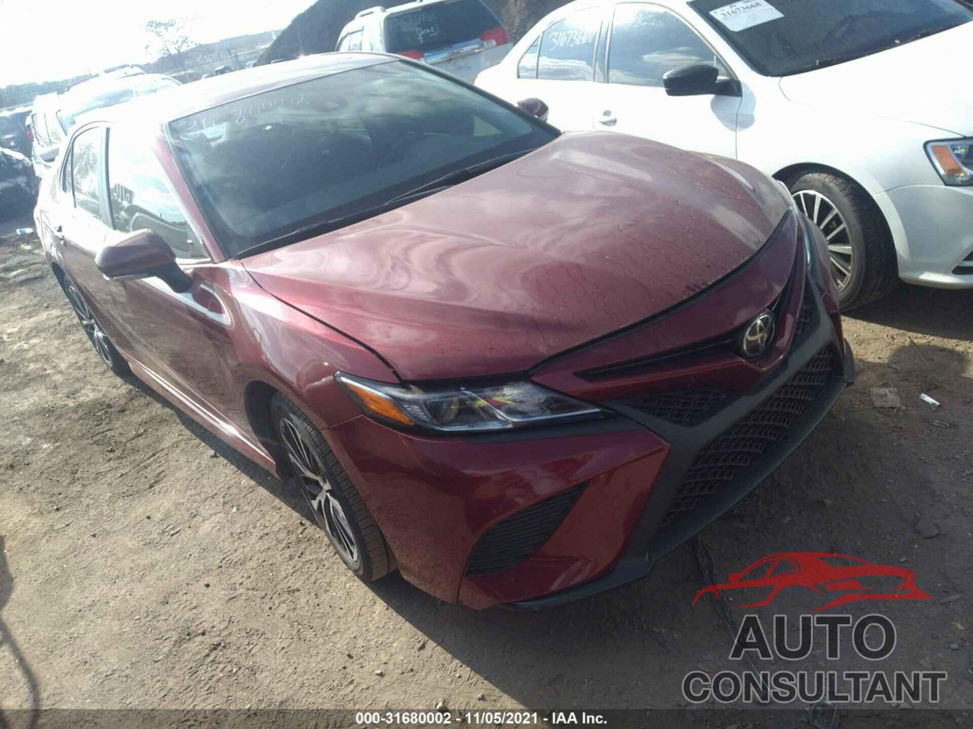 TOYOTA CAMRY 2018 - 4T1B11HK3JU589536