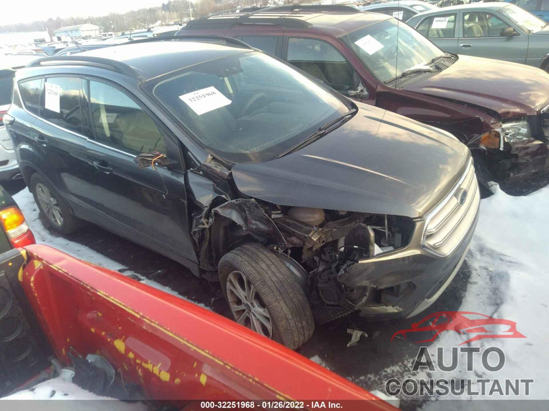 FORD ESCAPE 2017 - 1FMCU9GD9HUC12636