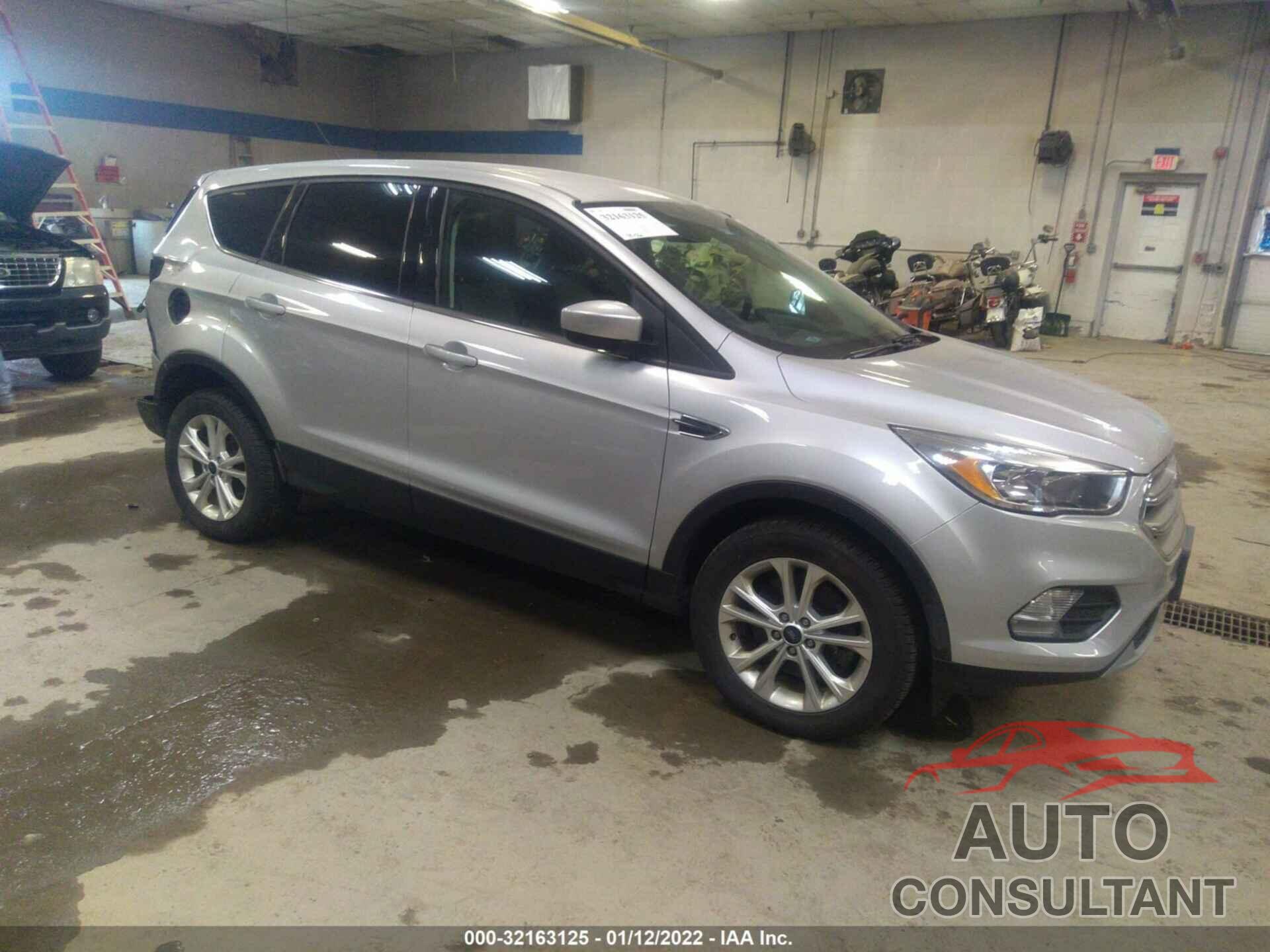 FORD ESCAPE 2017 - 1FMCU9GD4HUC91665