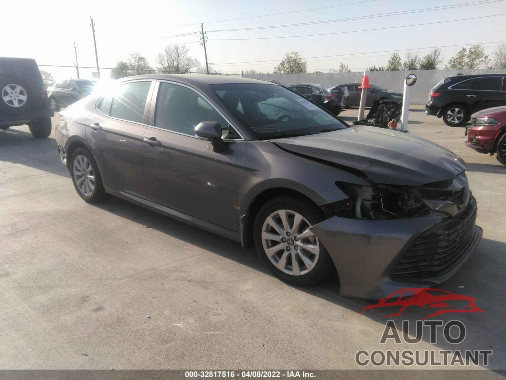 TOYOTA CAMRY 2018 - 4T1B11HK2JU516304