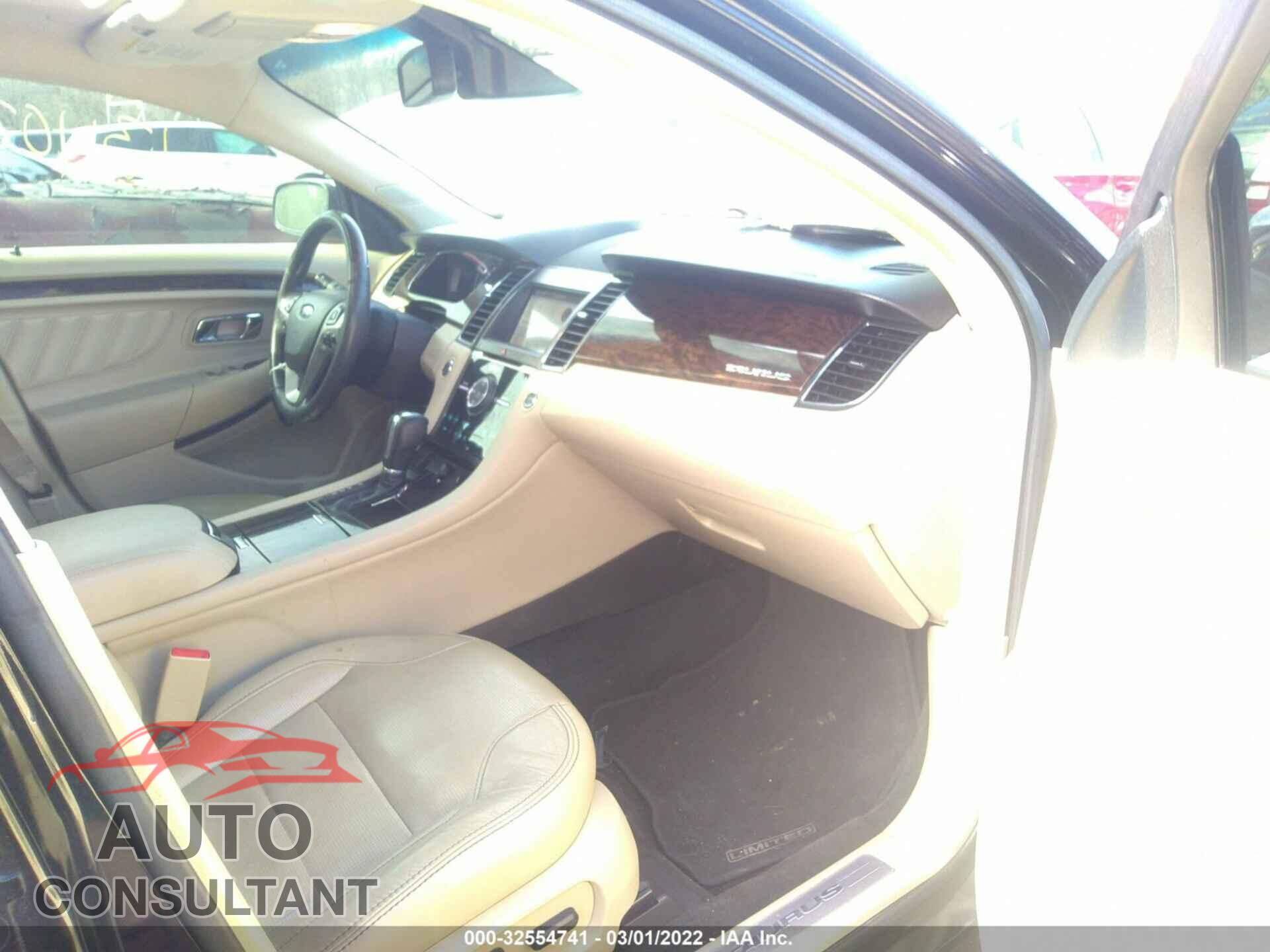 FORD TAURUS 2017 - 1FAHP2F82HG108345