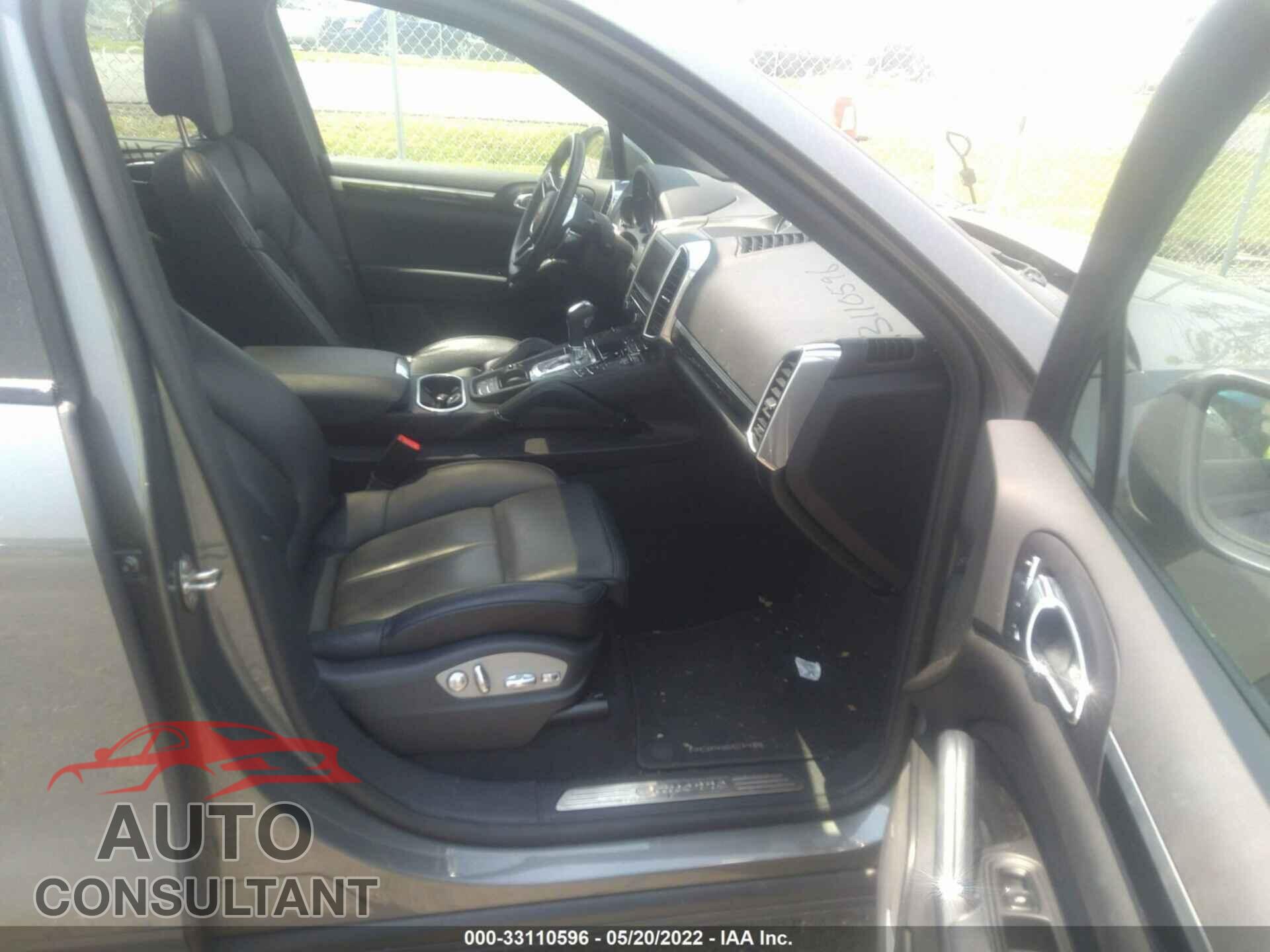PORSCHE CAYENNE 2016 - WP1AA2A28GKA14500