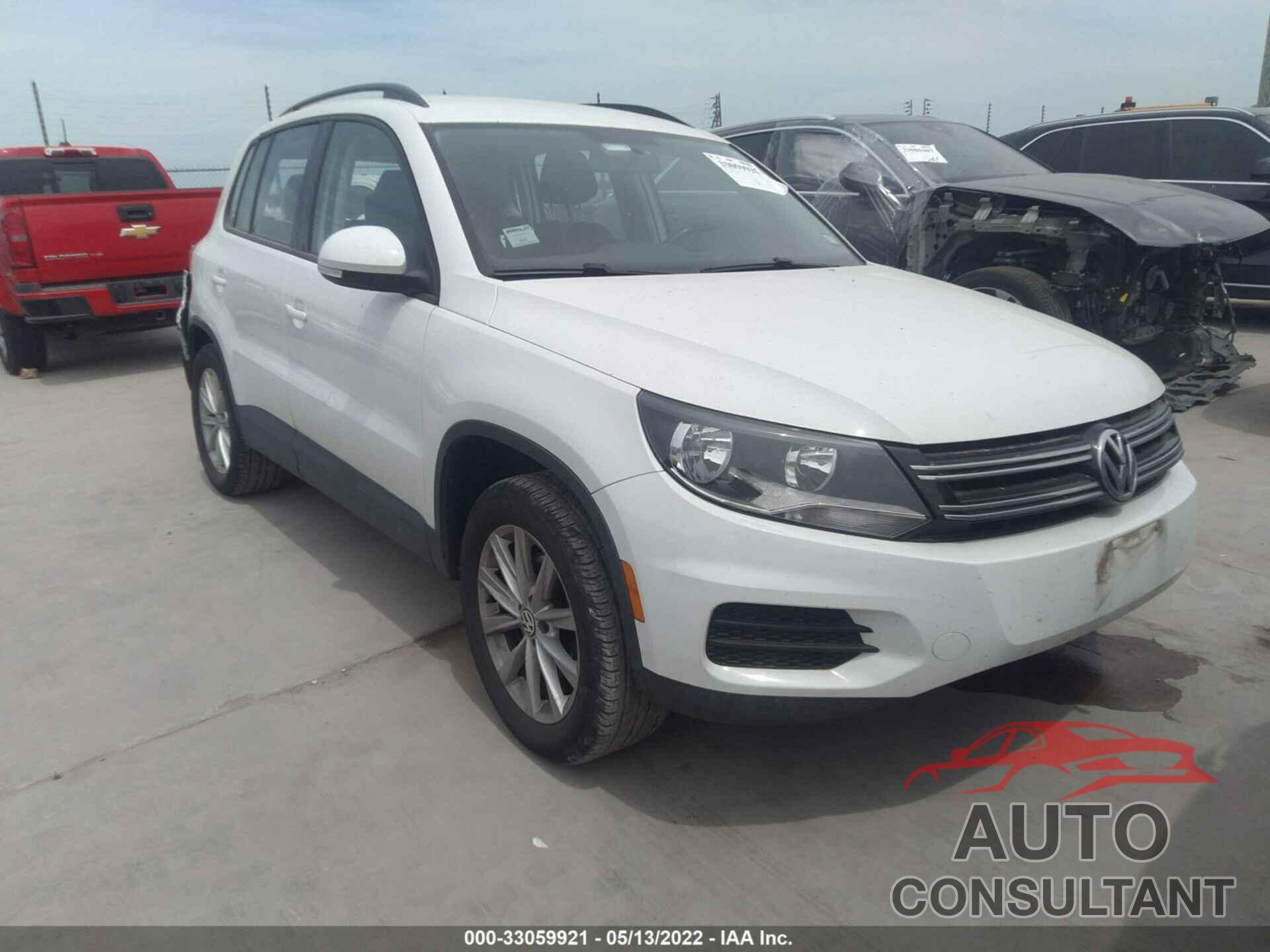 VOLKSWAGEN TIGUAN 2017 - WVGAV7AX7HK054739