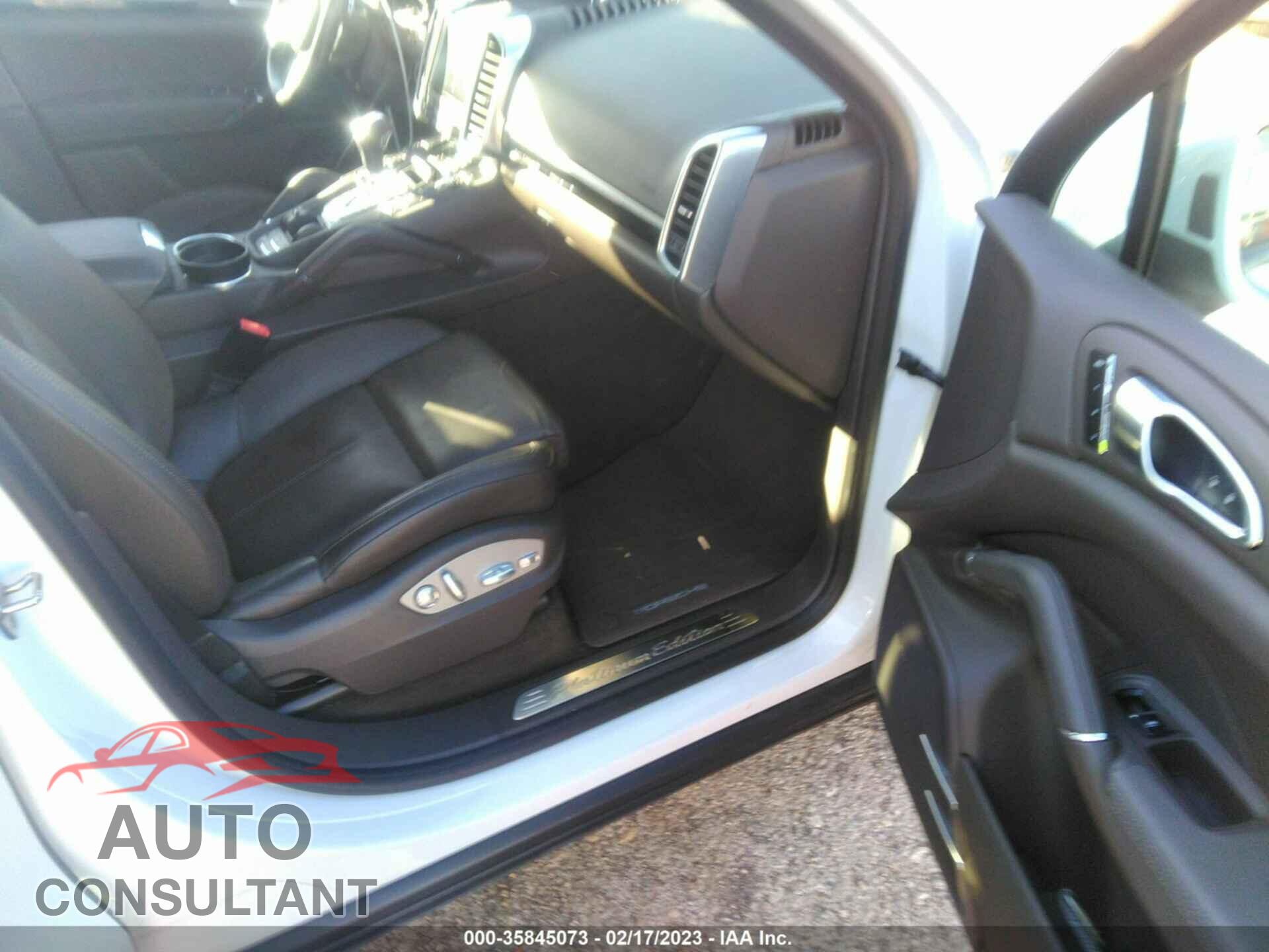 PORSCHE CAYENNE 2017 - WP1AA2A21HKA81067