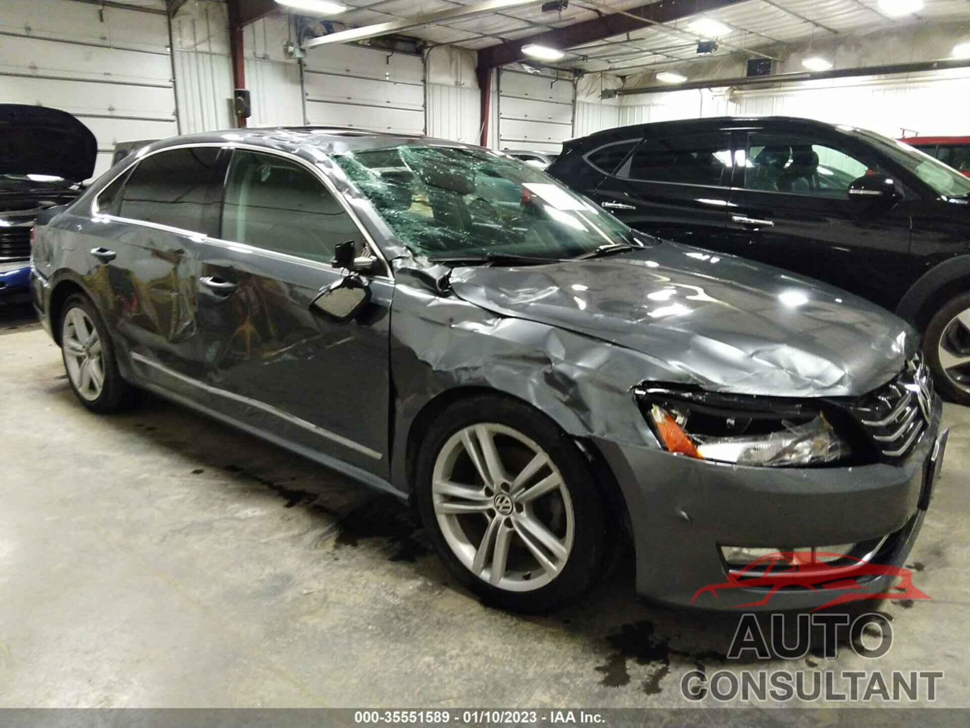 VOLKSWAGEN PASSAT 2015 - 1VWCV7A30FC107179