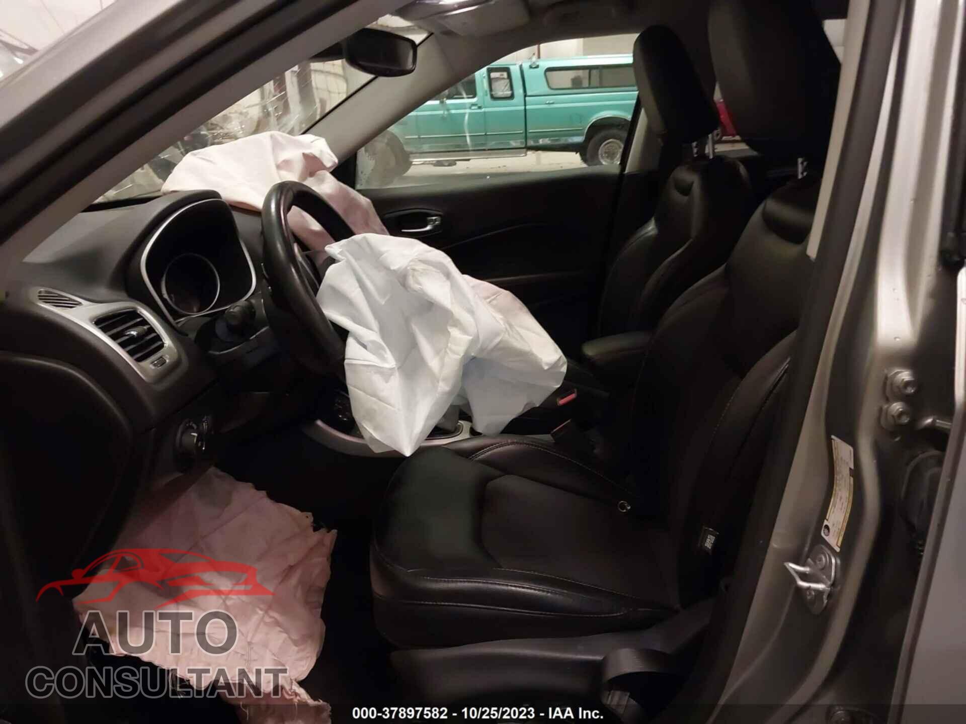 JEEP COMPASS 2018 - 3C4NJDBB1JT423084