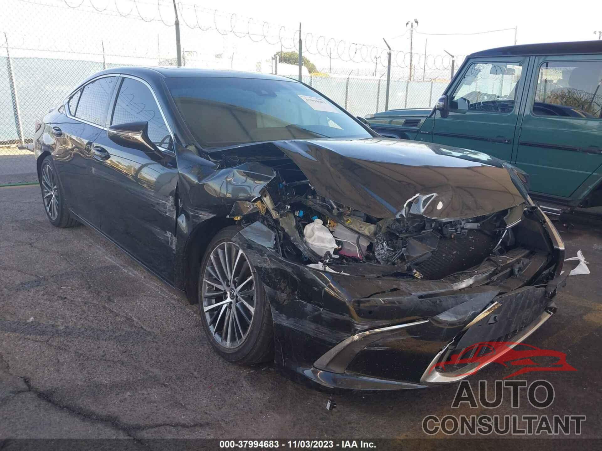 LEXUS ES 300H 2023 - 58ADA1C11PU032424