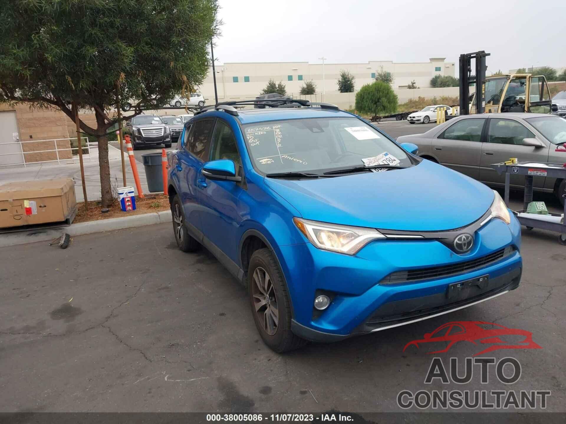 TOYOTA RAV4 2018 - JTMWFREV6JJ172028