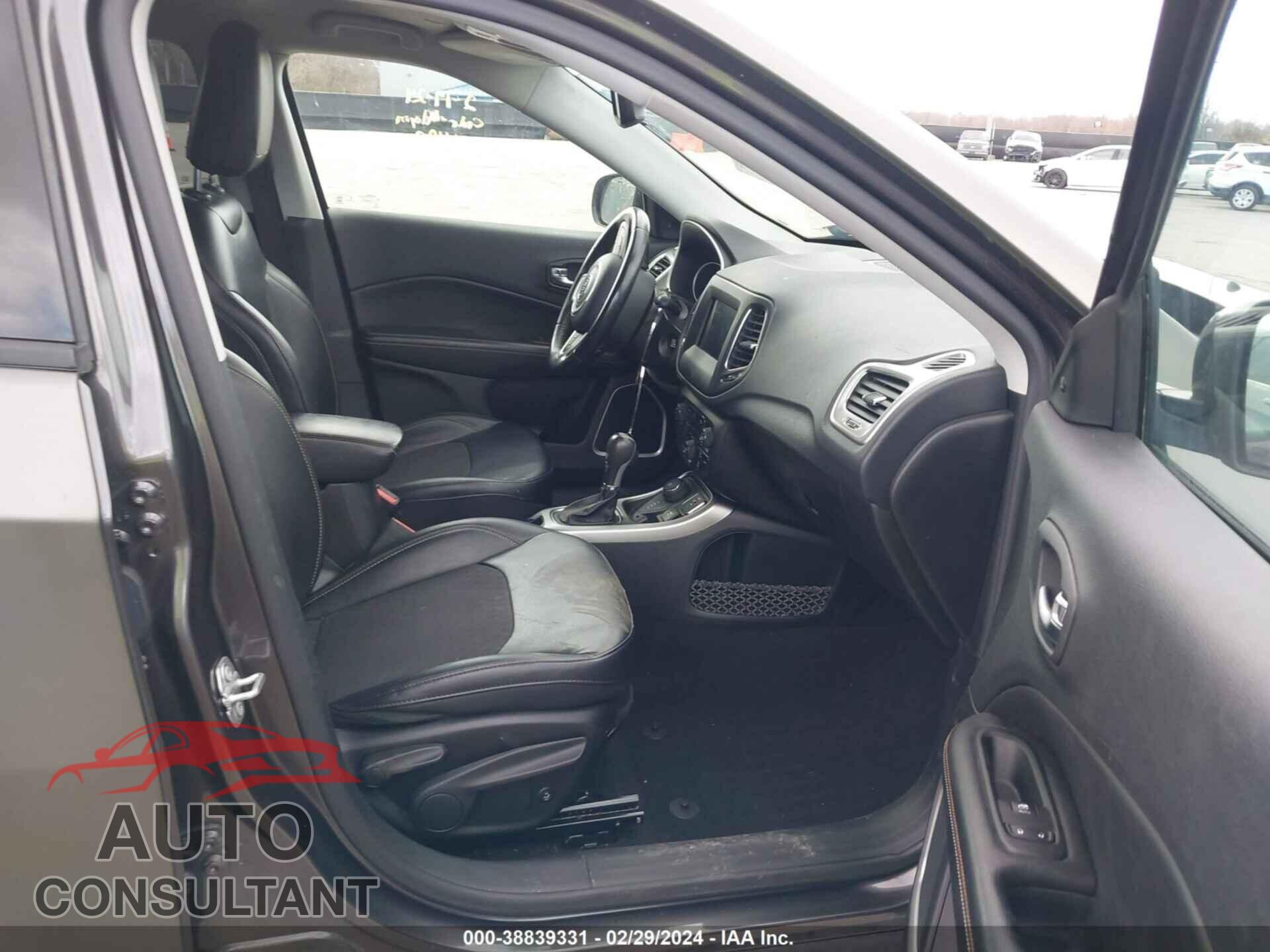 JEEP COMPASS 2019 - 3C4NJDBB4KT849904