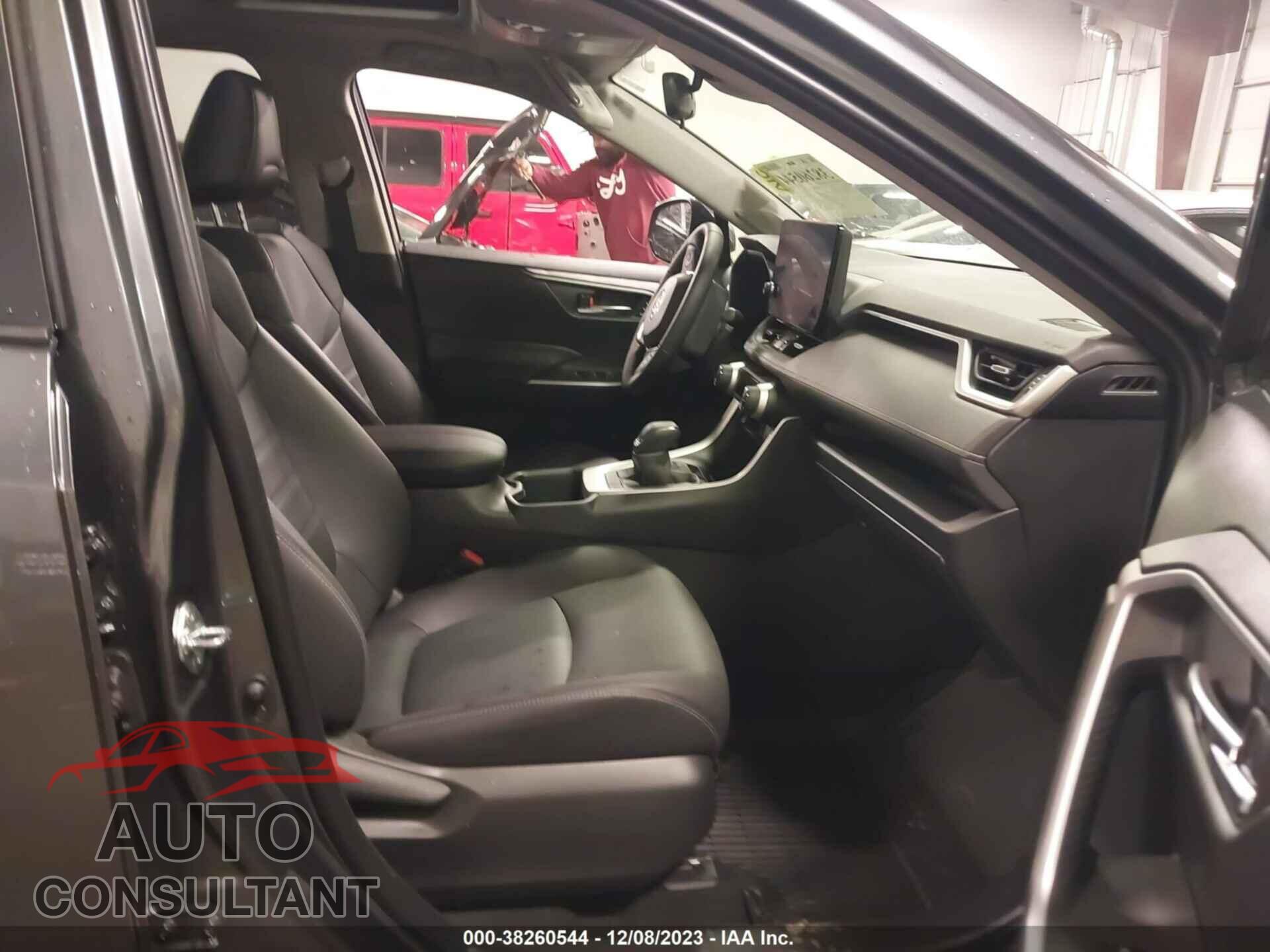 TOYOTA RAV4 2023 - JTMB6RFVXPD116422