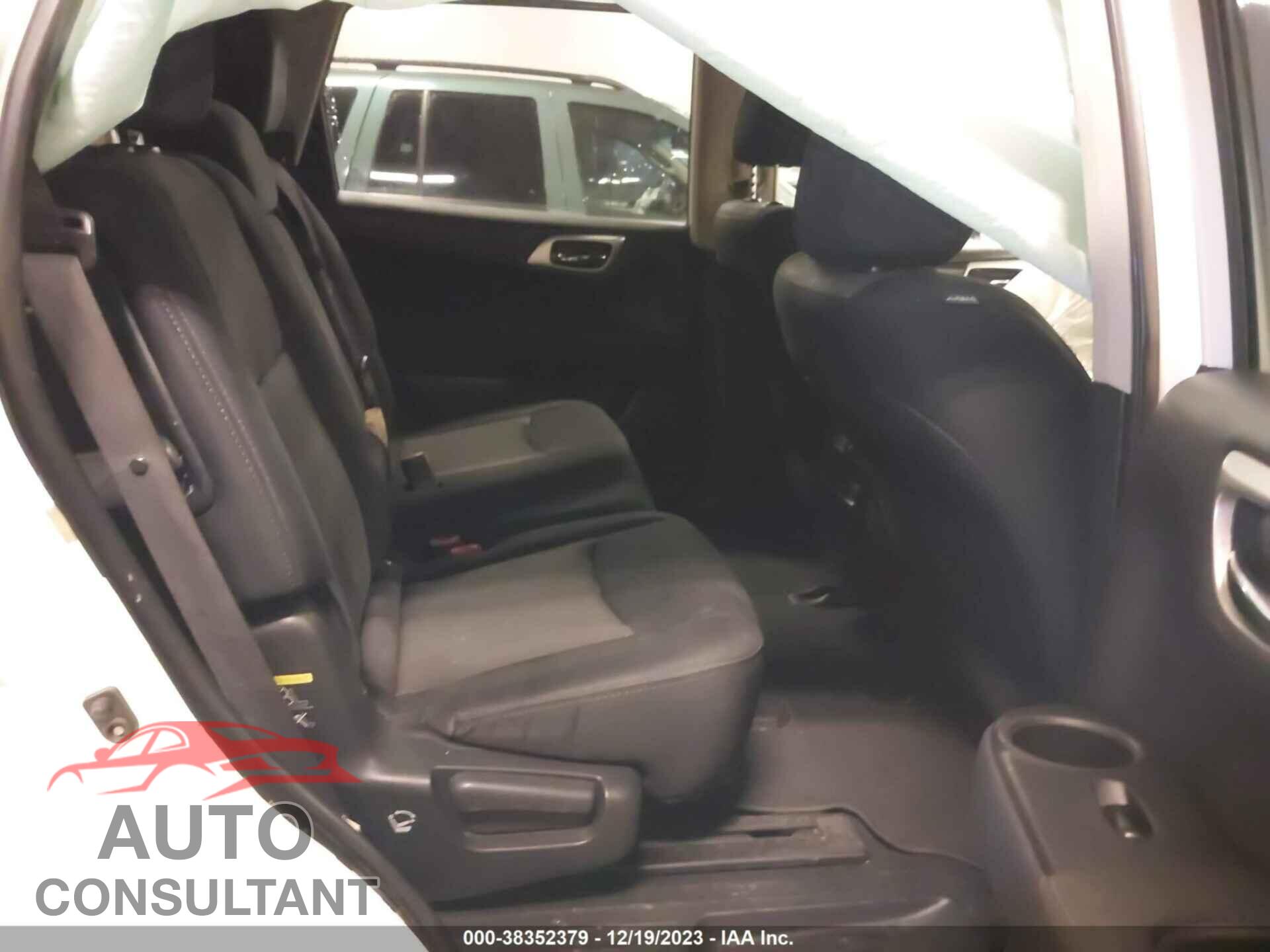 NISSAN PATHFINDER 2017 - 5N1DR2MM2HC902932
