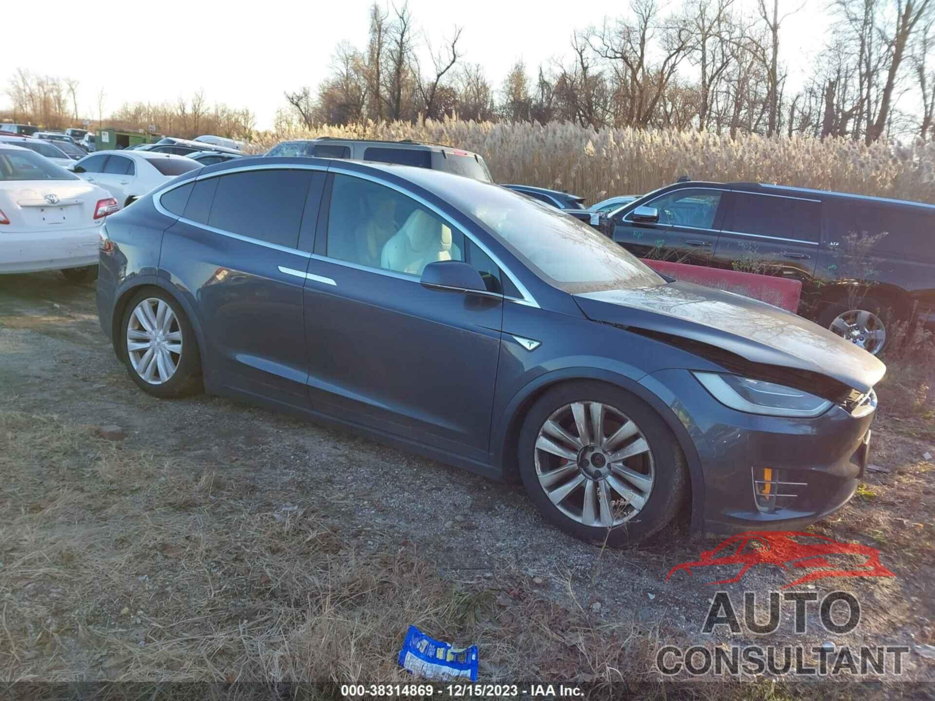 TESLA MODEL X 2016 - 5YJXCAE46GF000684