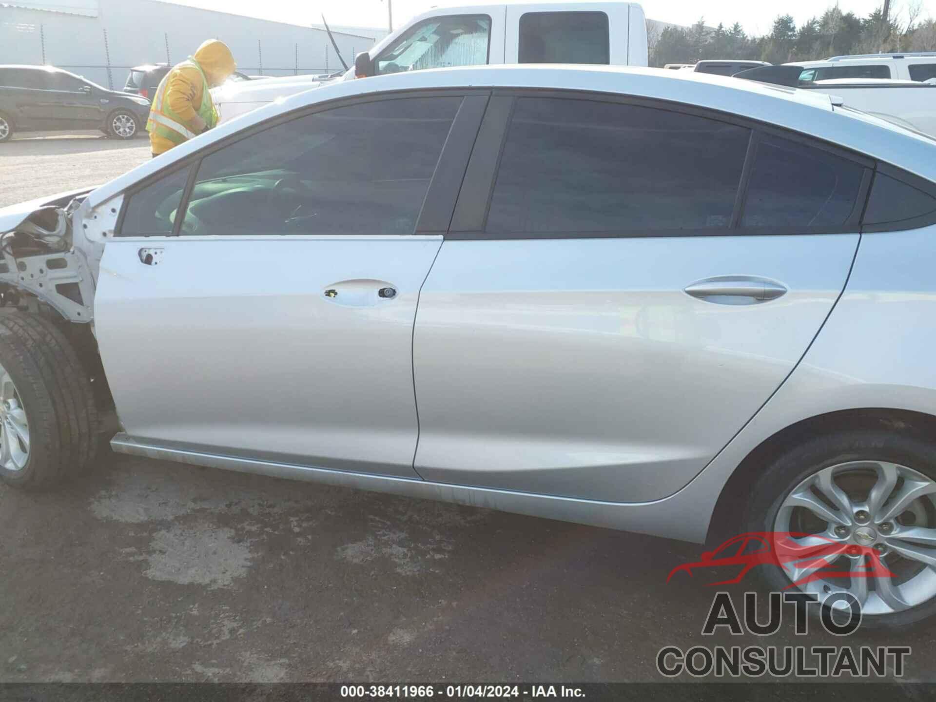 CHEVROLET CRUZE 2019 - 1G1BC5SM9K7147823