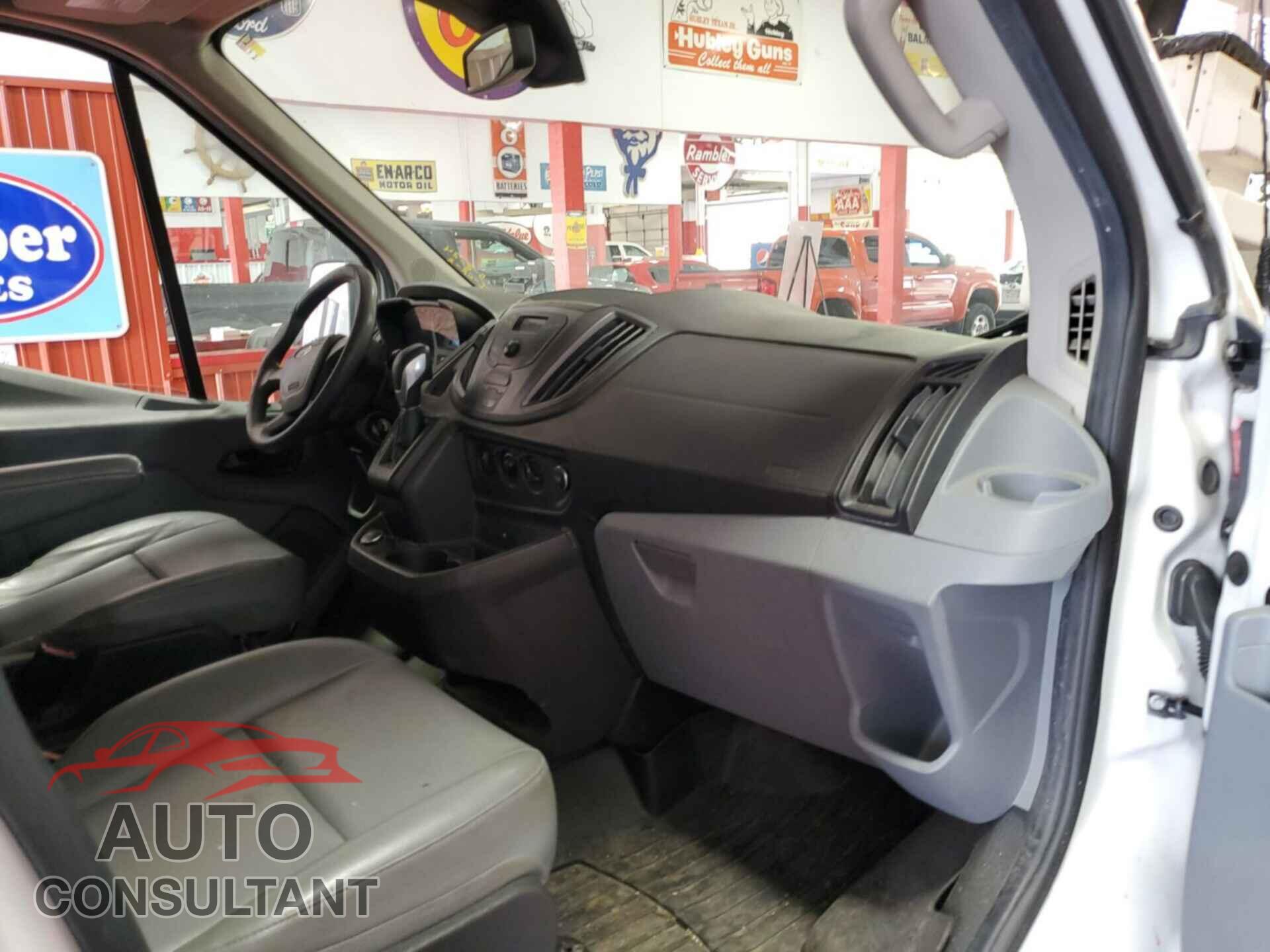FORD TRANSIT 2017 - 1FTYR2XM5HKA20385