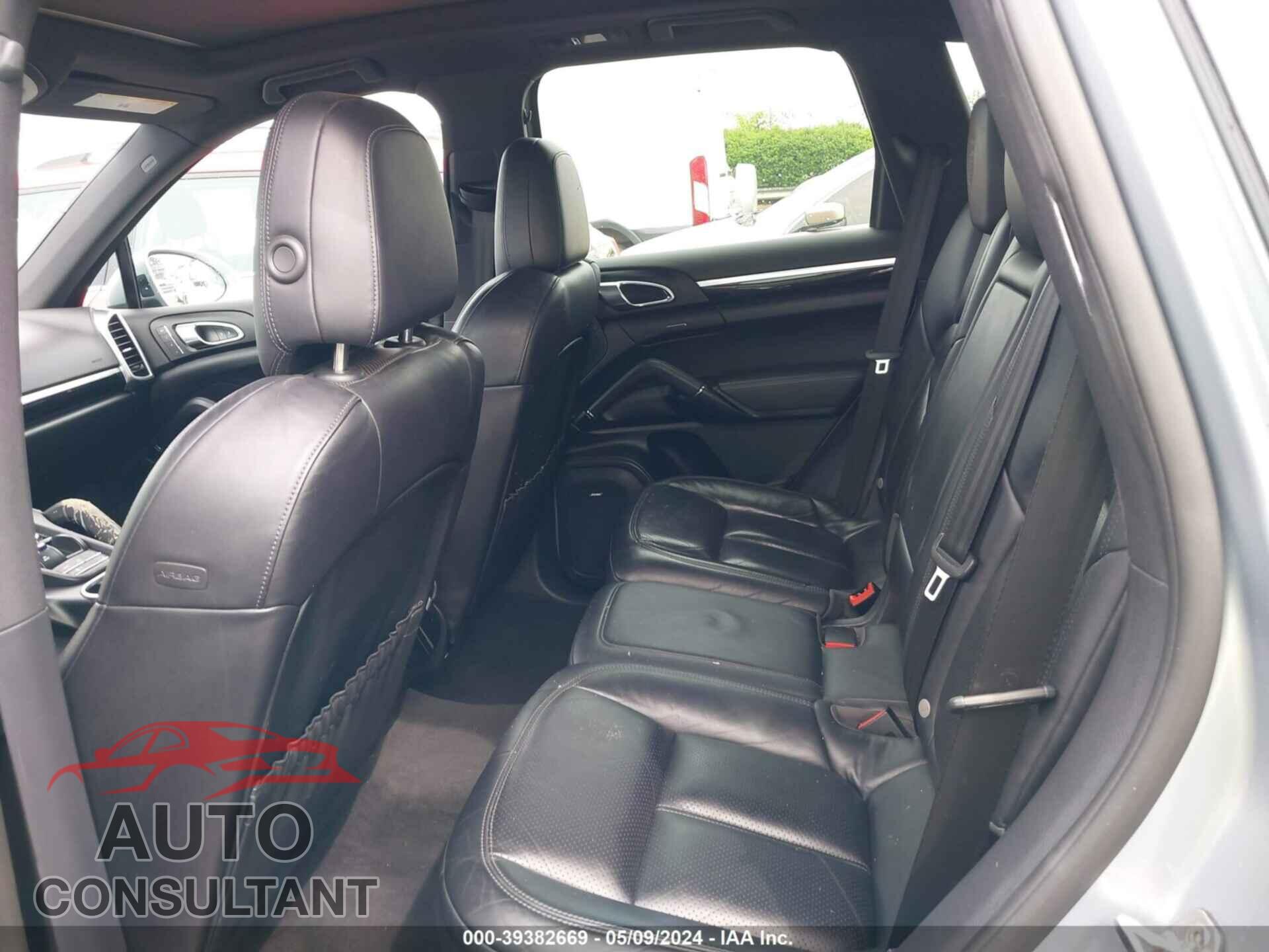 PORSCHE CAYENNE 2017 - WP1AA2A26HKA82313