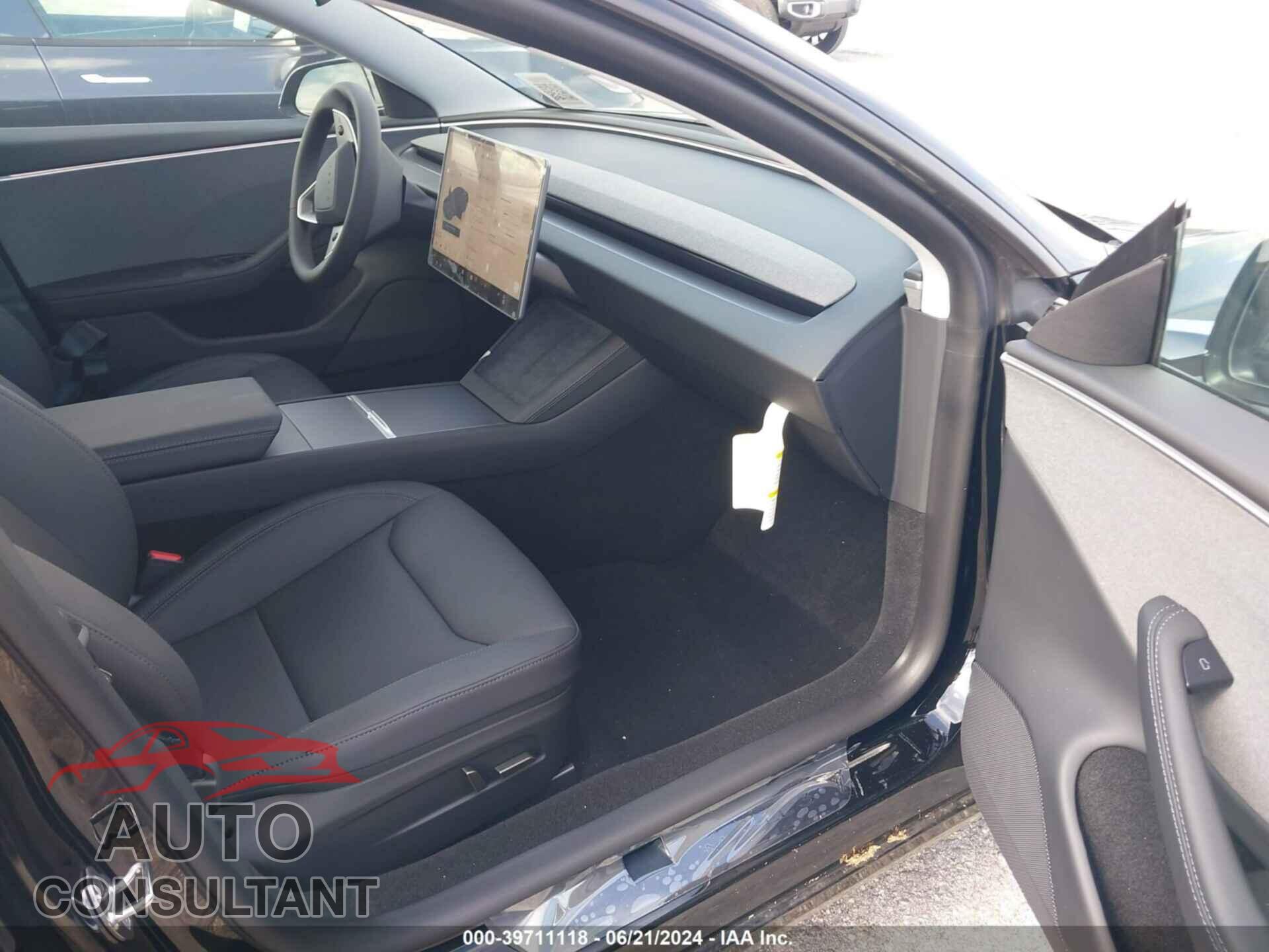 TESLA MODEL 3 2024 - 5YJ3E1EA2RF752352
