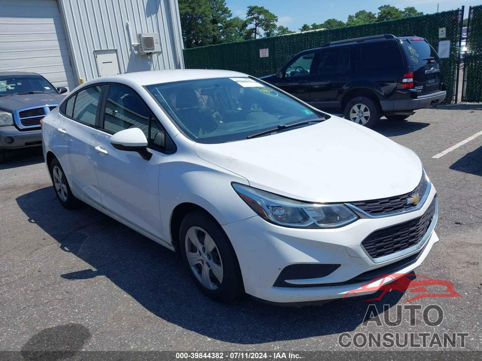 CHEVROLET CRUZE 2018 - 1G1BC5SM2J7148455