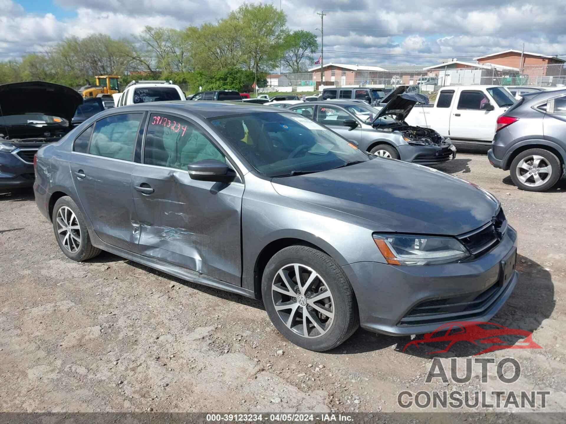 VOLKSWAGEN JETTA 2018 - 3VWDB7AJ8JM263845