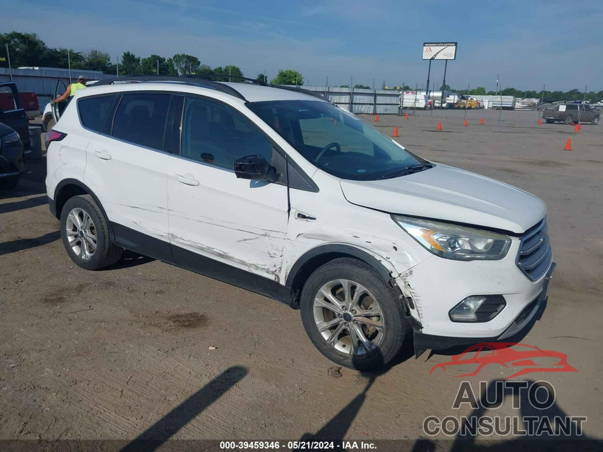 FORD ESCAPE 2017 - 1FMCU0GD8HUD91053